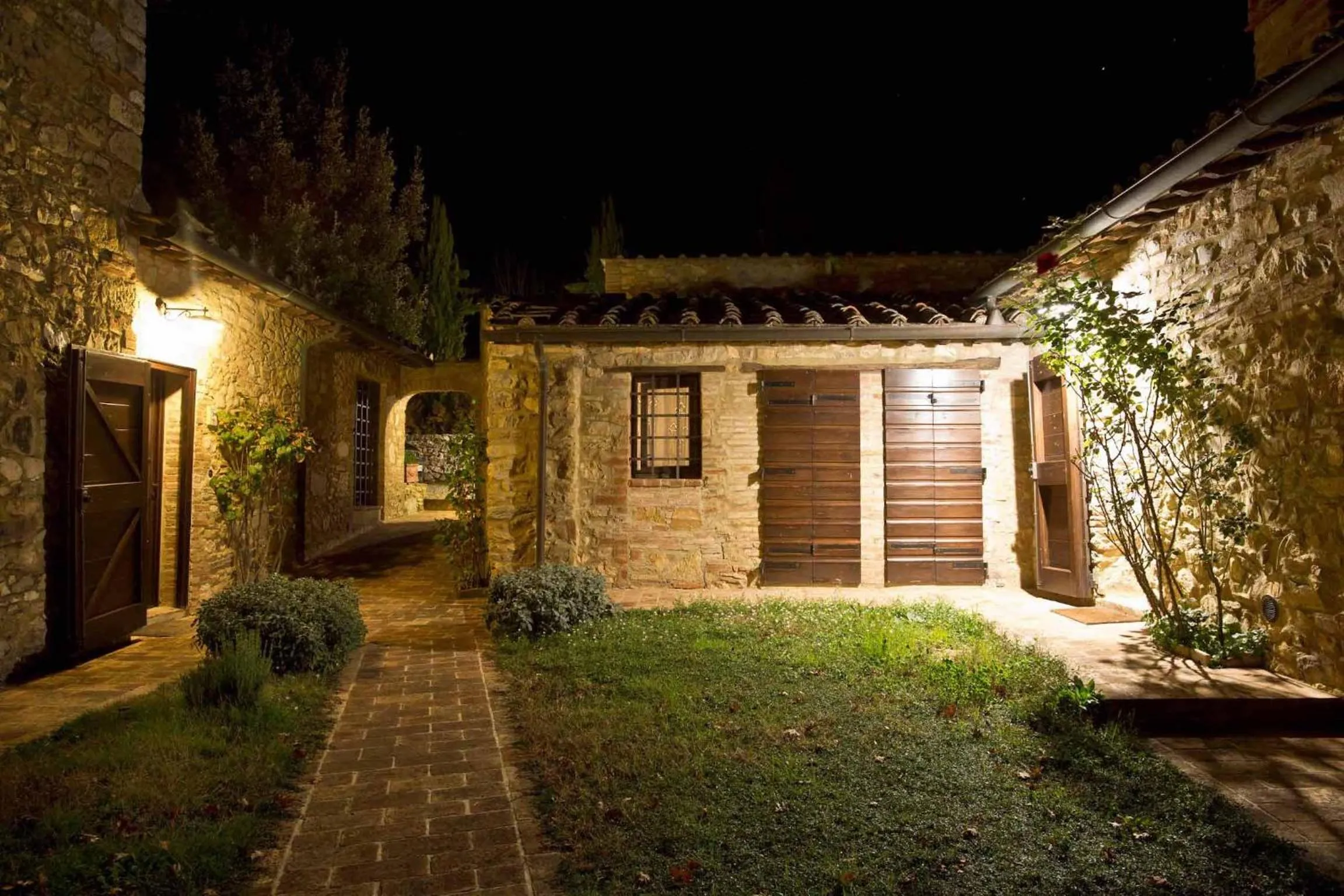 Property building in Le Mascie