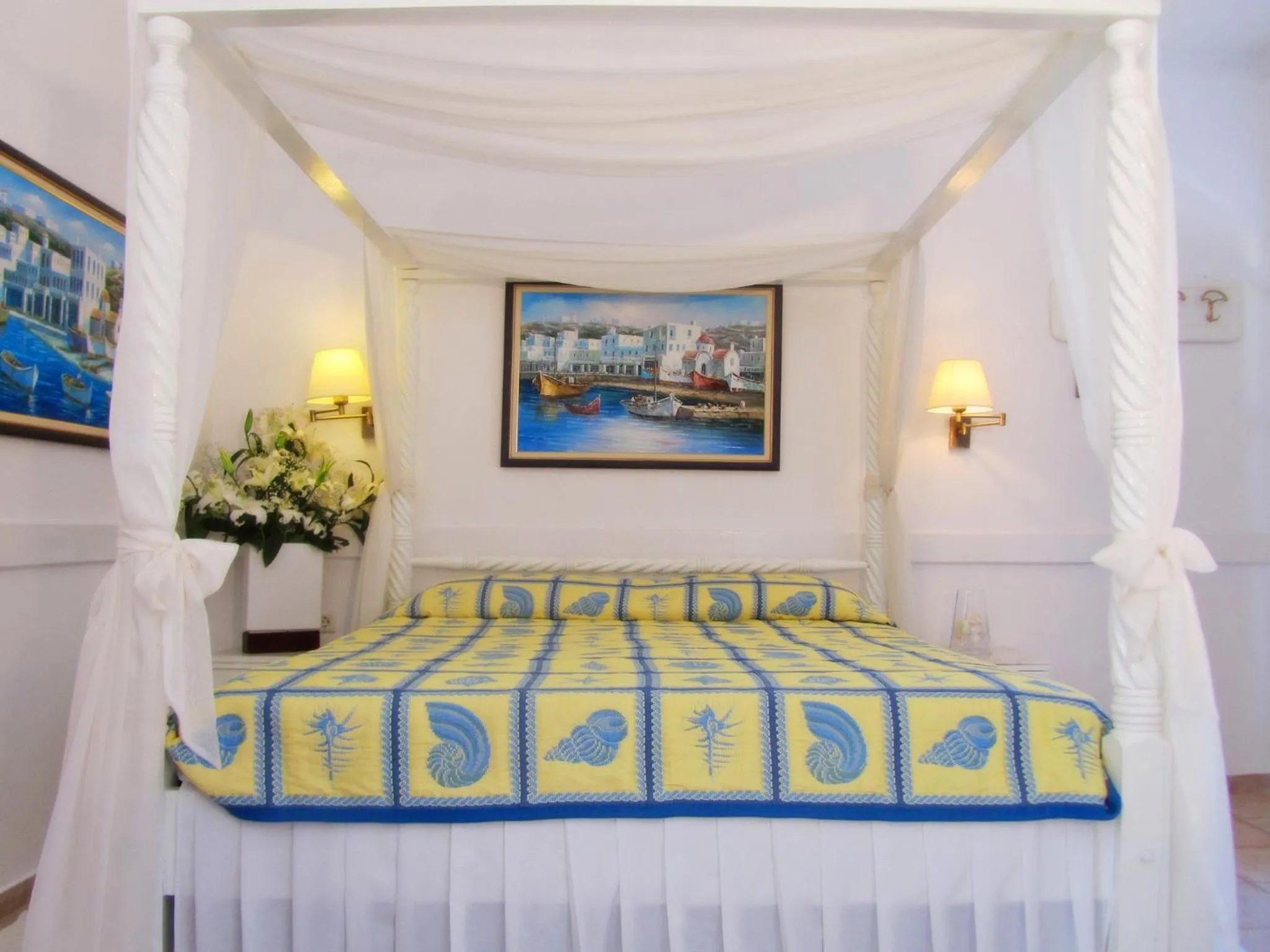 Bedroom, Bed in Porto Scoutari Romantic Hotel
