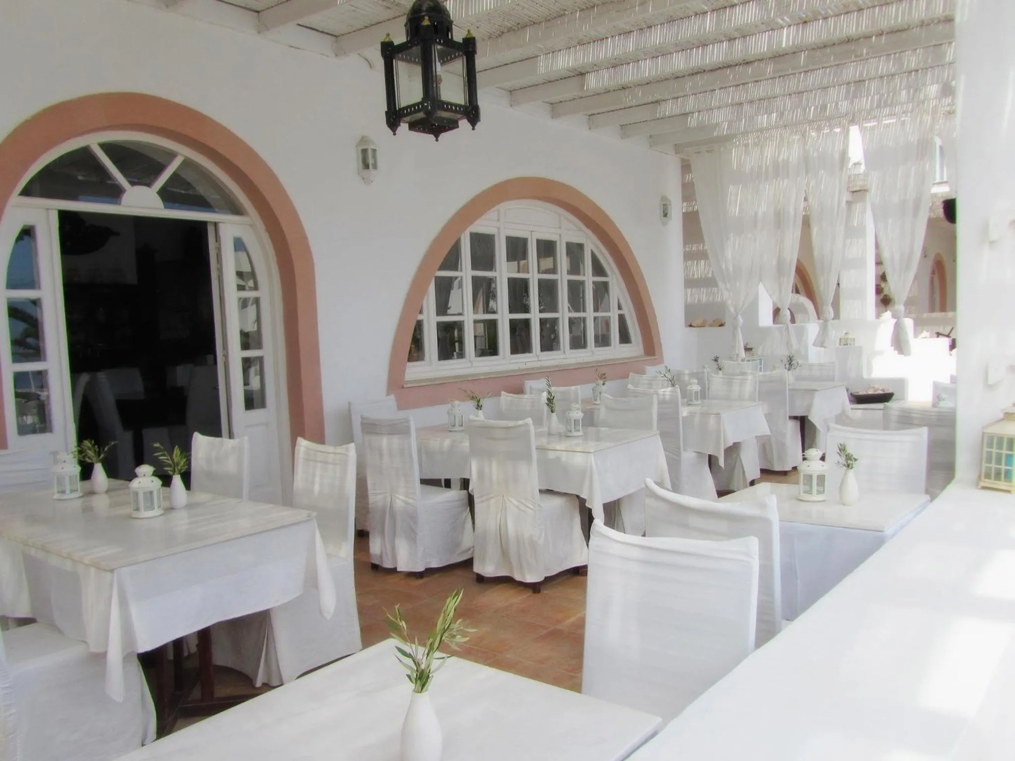 Restaurant/places to eat in Porto Scoutari Romantic Hotel