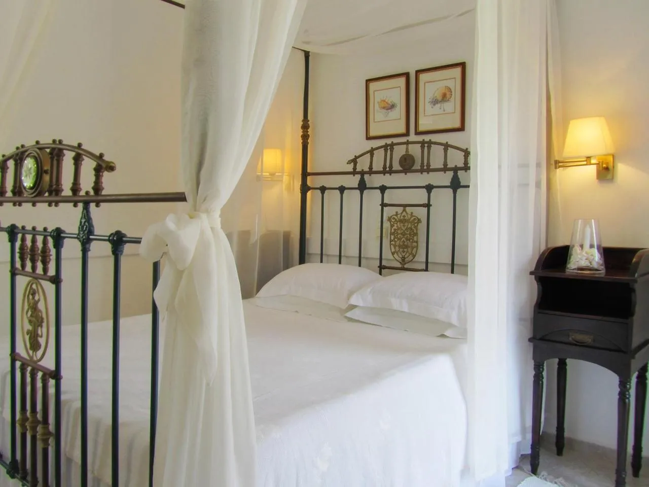 Bed in Porto Scoutari Romantic Hotel