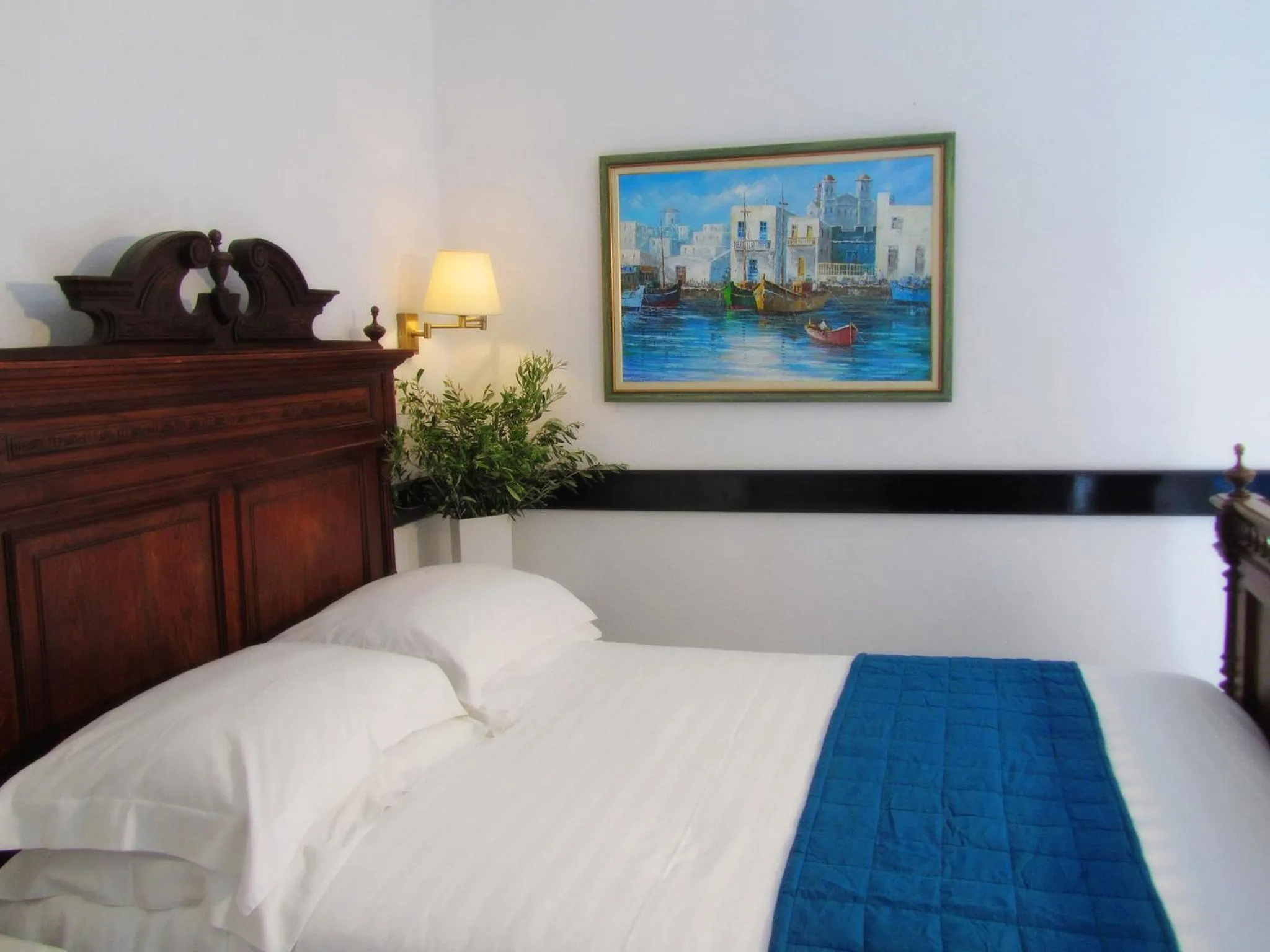 Bedroom, Bed in Porto Scoutari Romantic Hotel