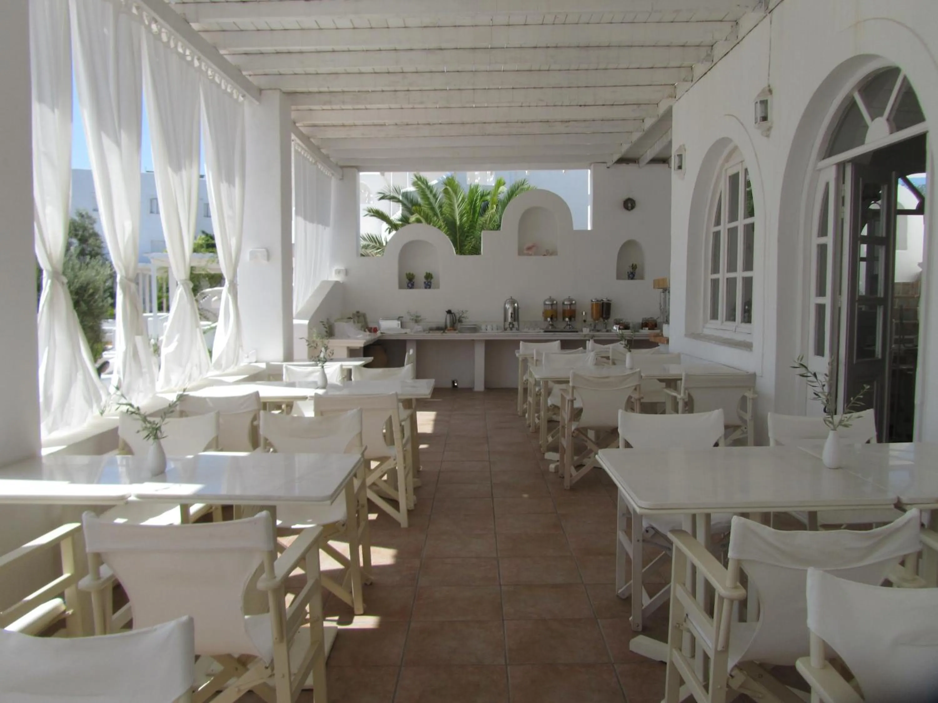 Food and drinks in Porto Scoutari Romantic Hotel