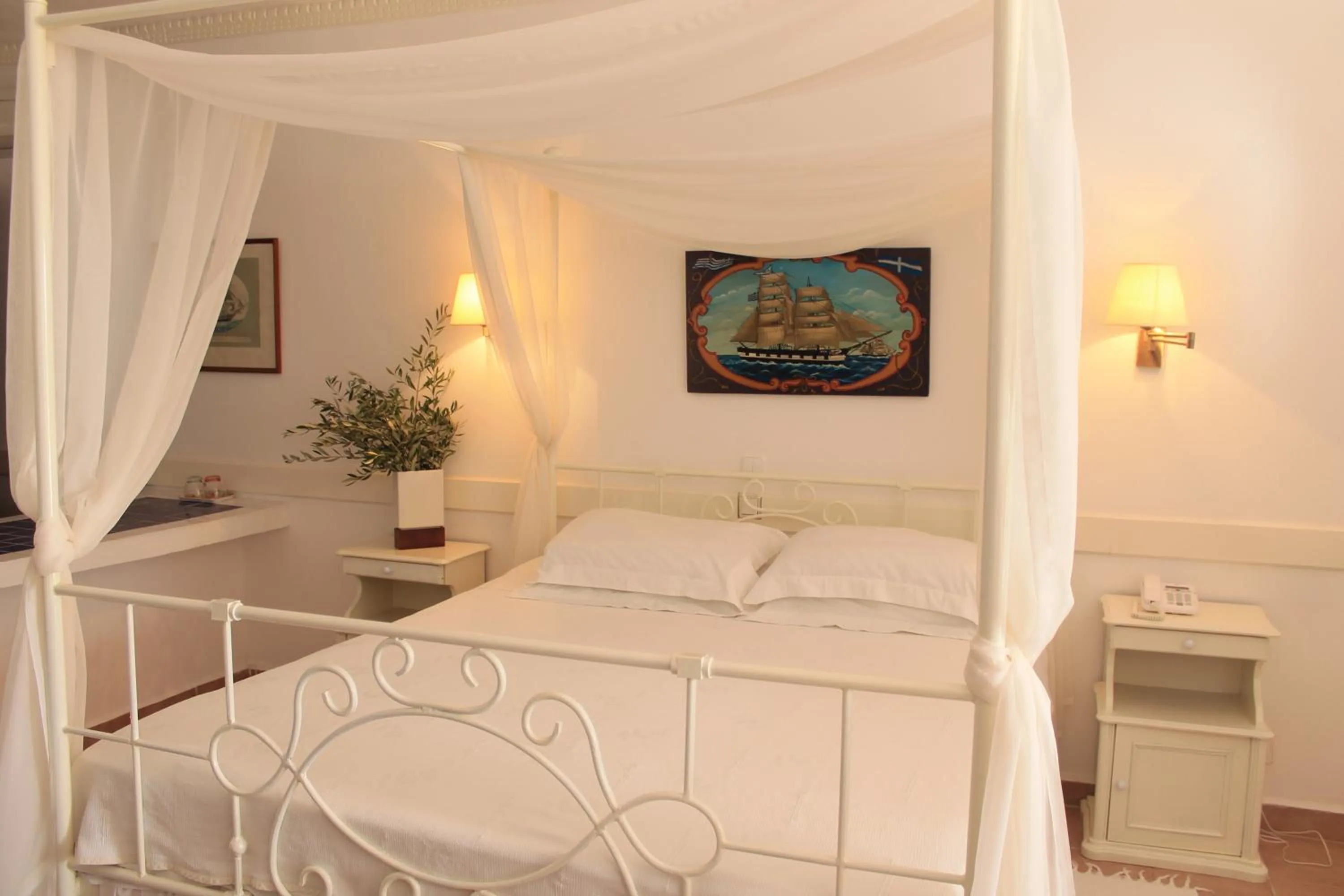 Bed in Porto Scoutari Romantic Hotel