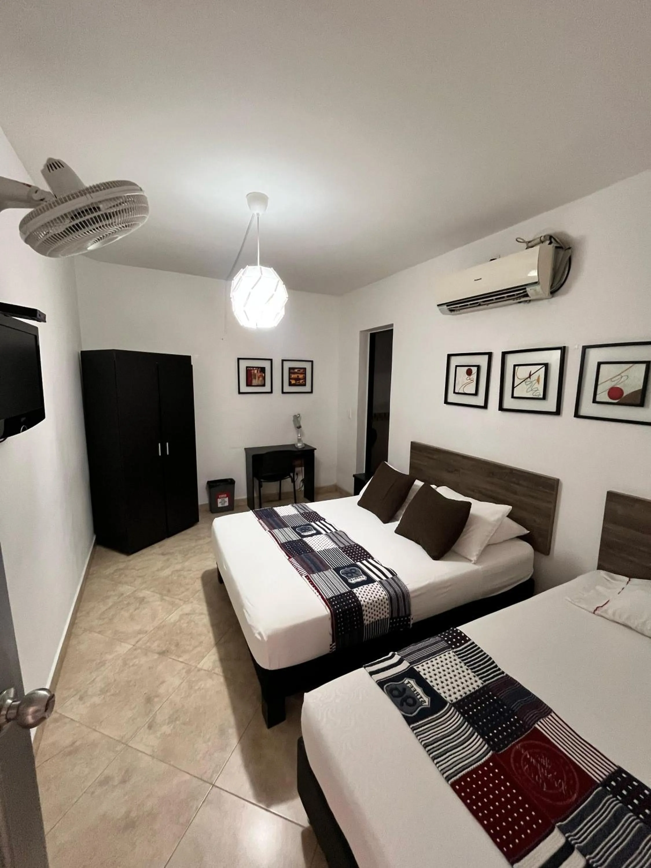 Photo of the whole room, Bed in Hotel Quinta Avenida