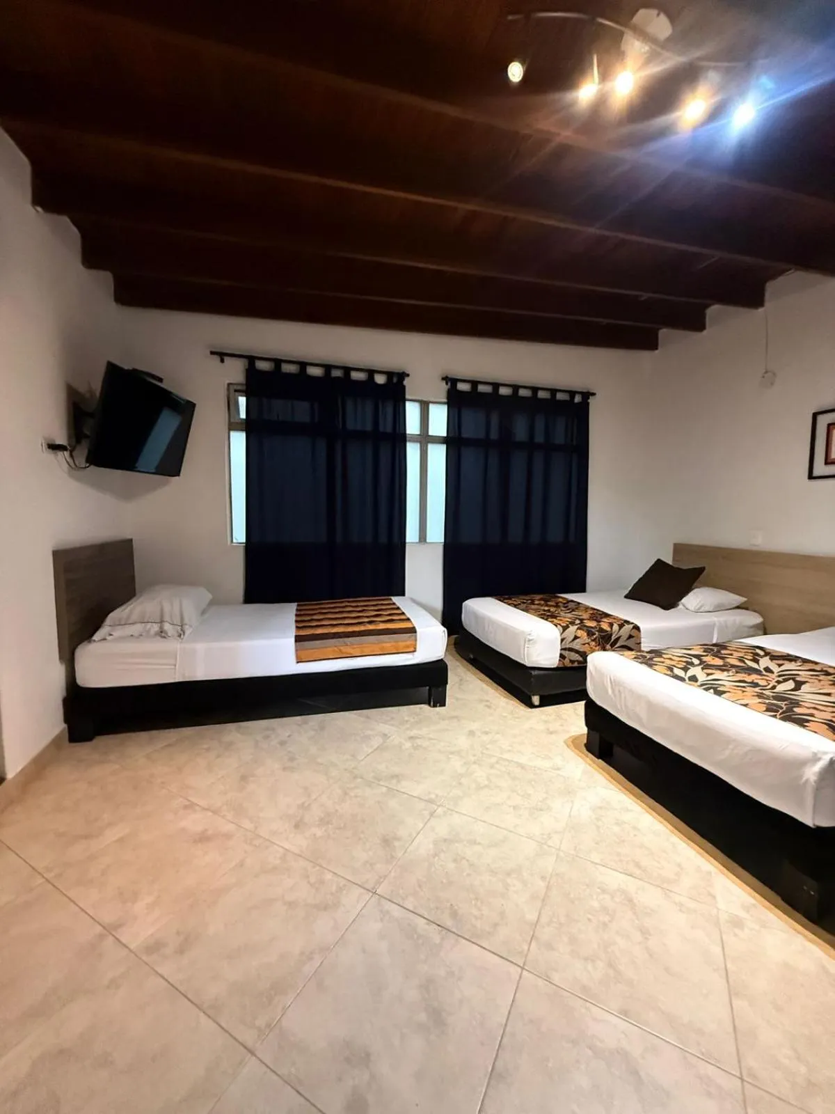 Standard Quadruple Room - single occupancy in Hotel Quinta Avenida