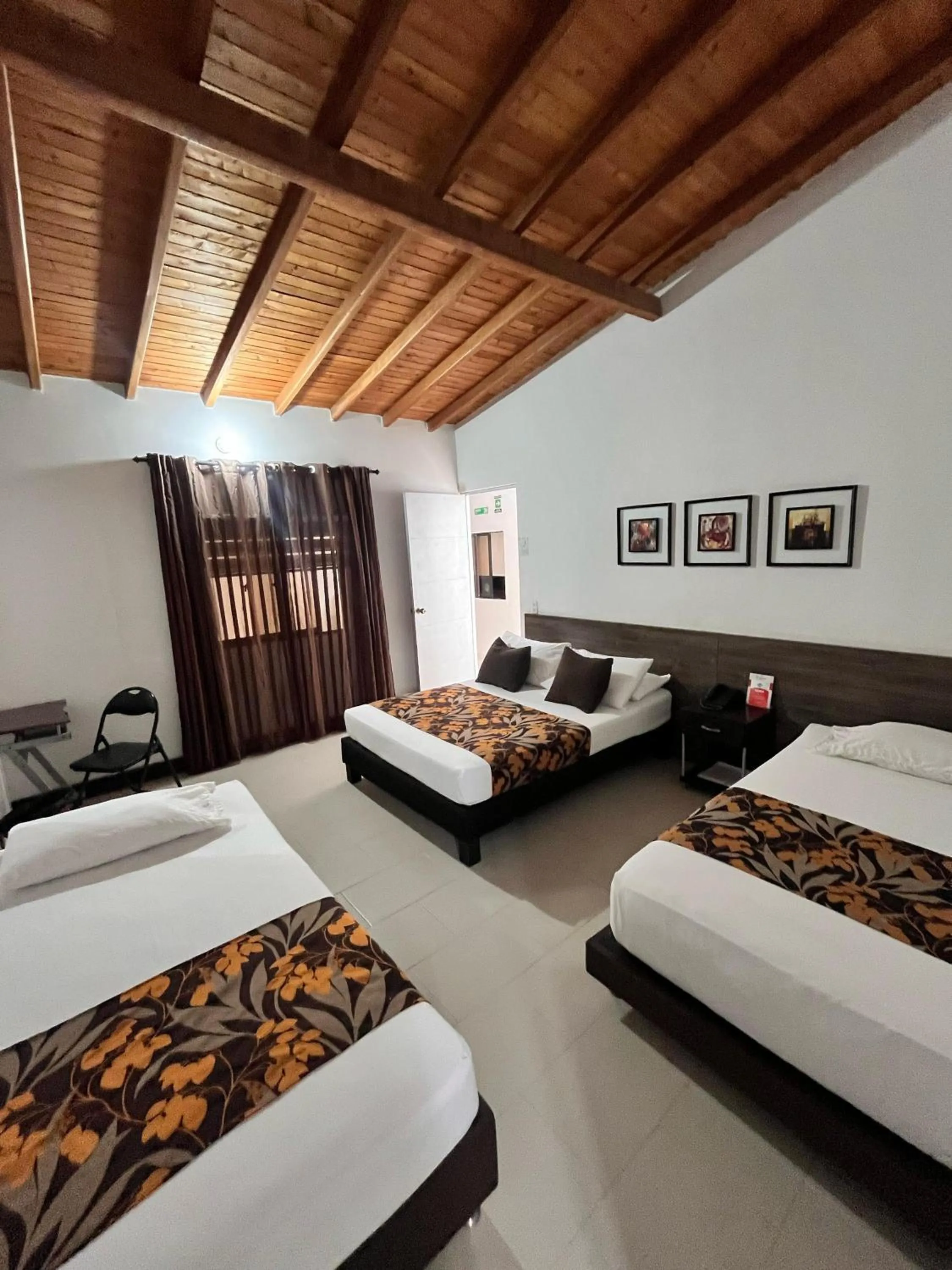 Photo of the whole room, Bed in Hotel Quinta Avenida