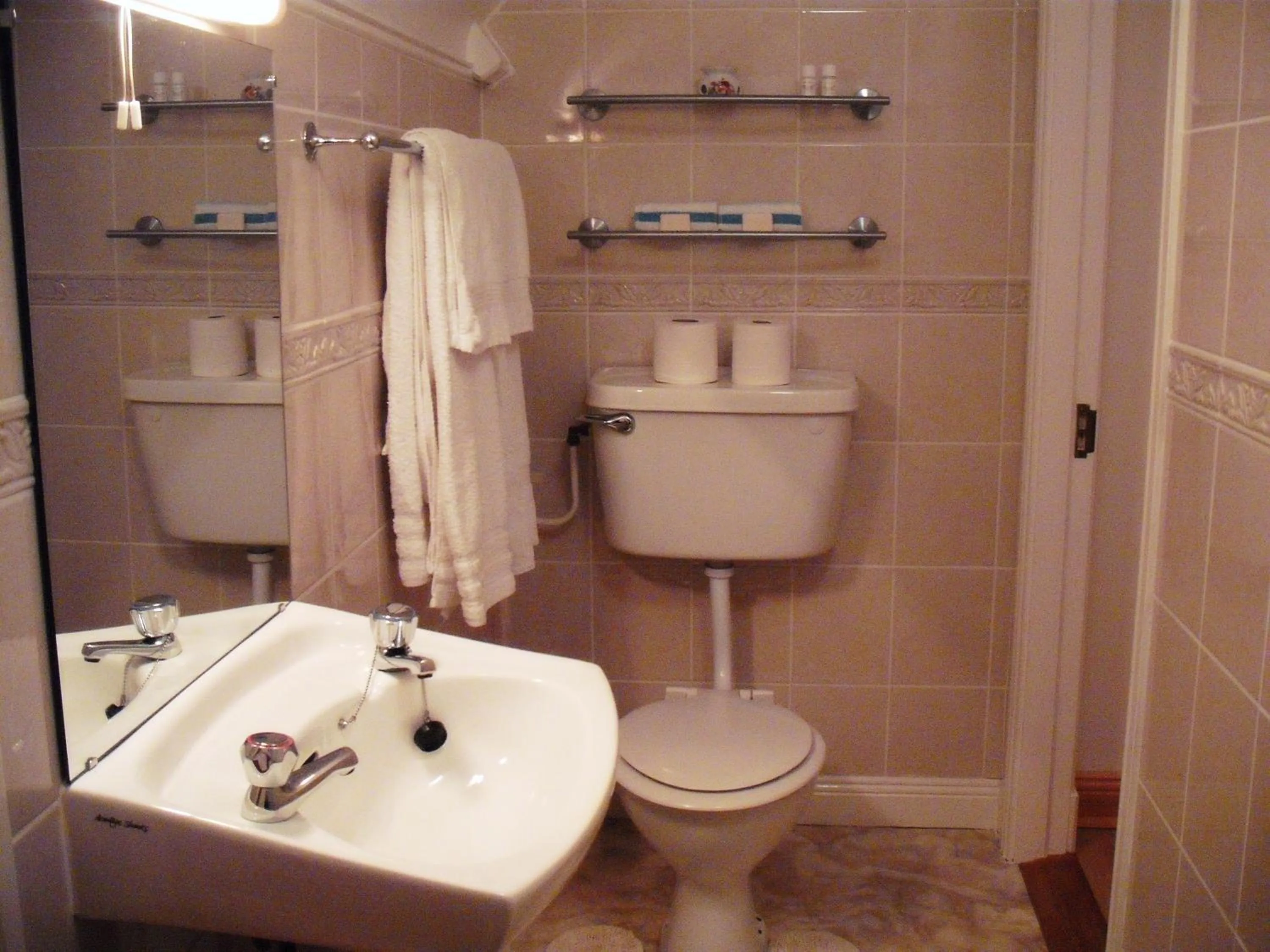 Bathroom in Maryville Bed and Breakfast