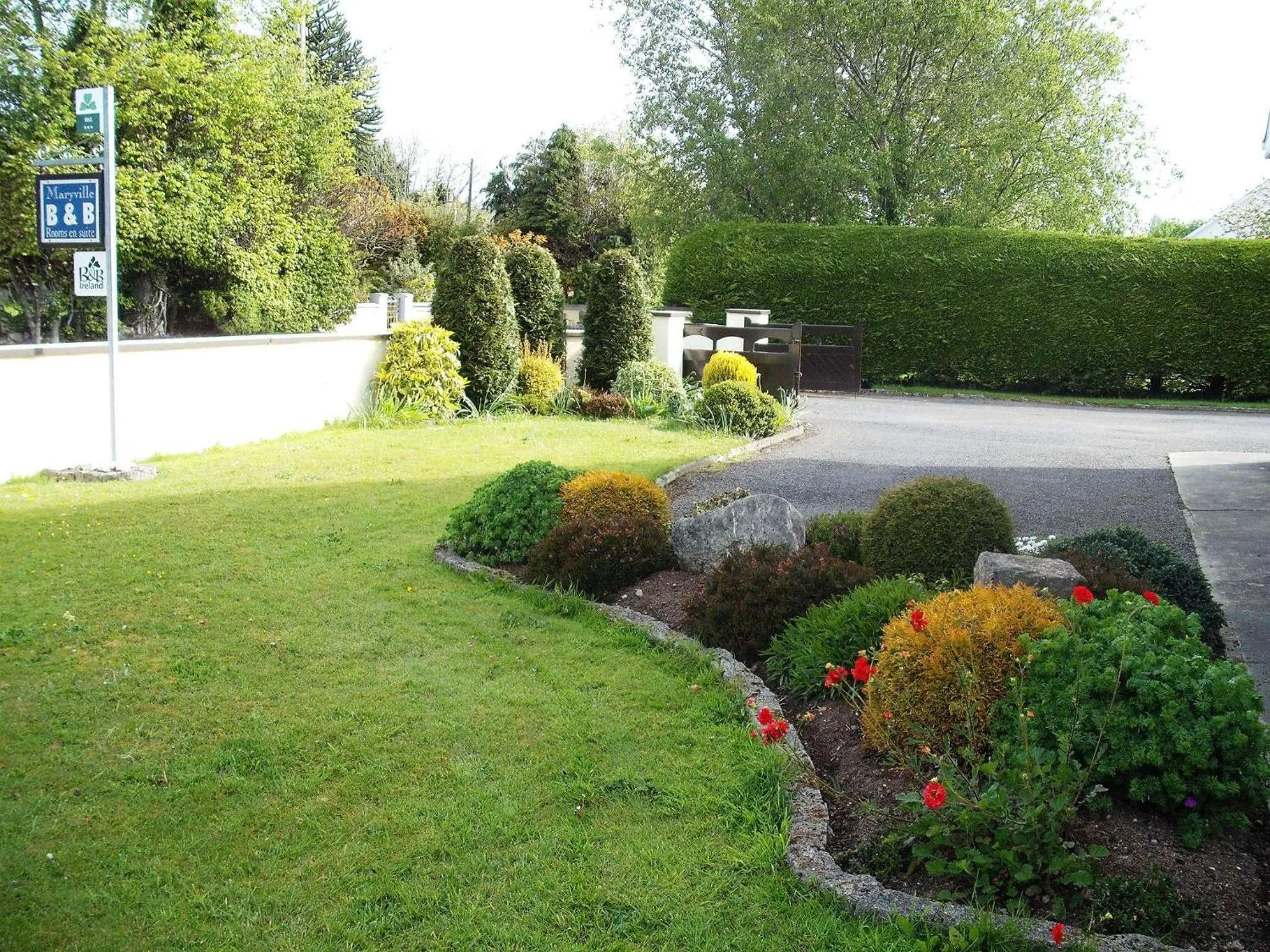 Garden view in Maryville Bed and Breakfast