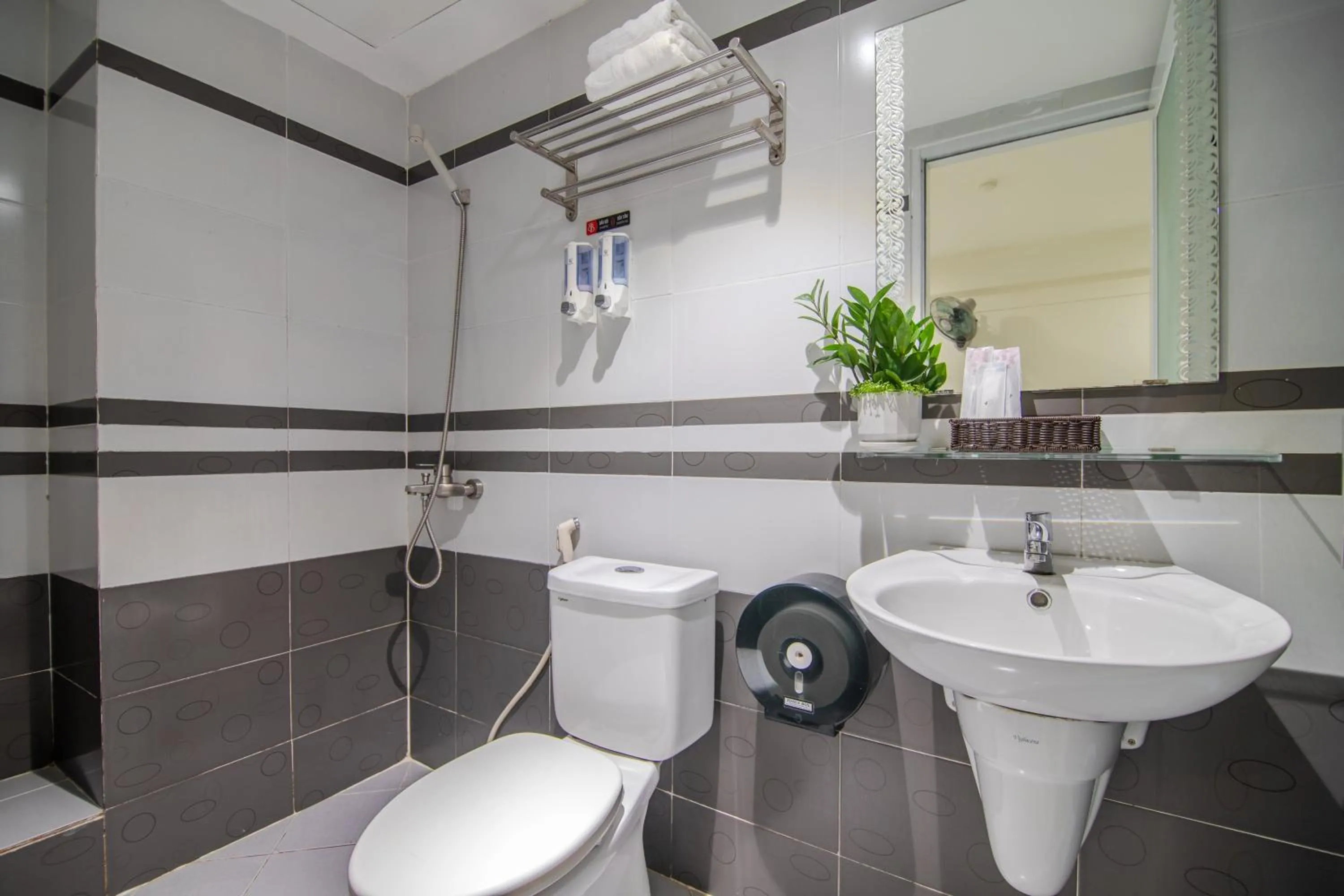 Bin Bin Hotel 5 - Near Lotte Mart D7