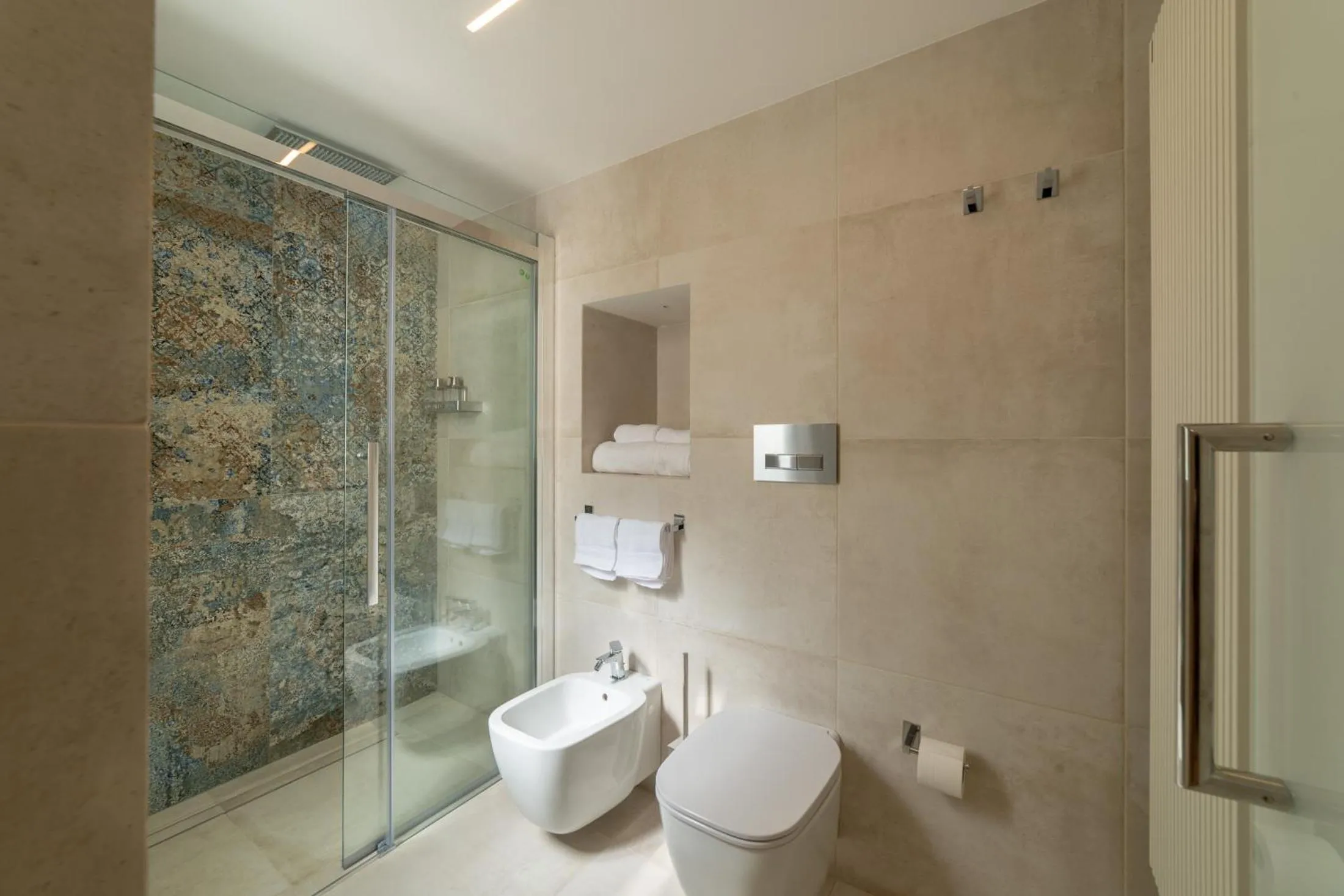 Bathroom in Y Arcillos Luxury Rooms CIN ITO75O35B4OOO468O2
