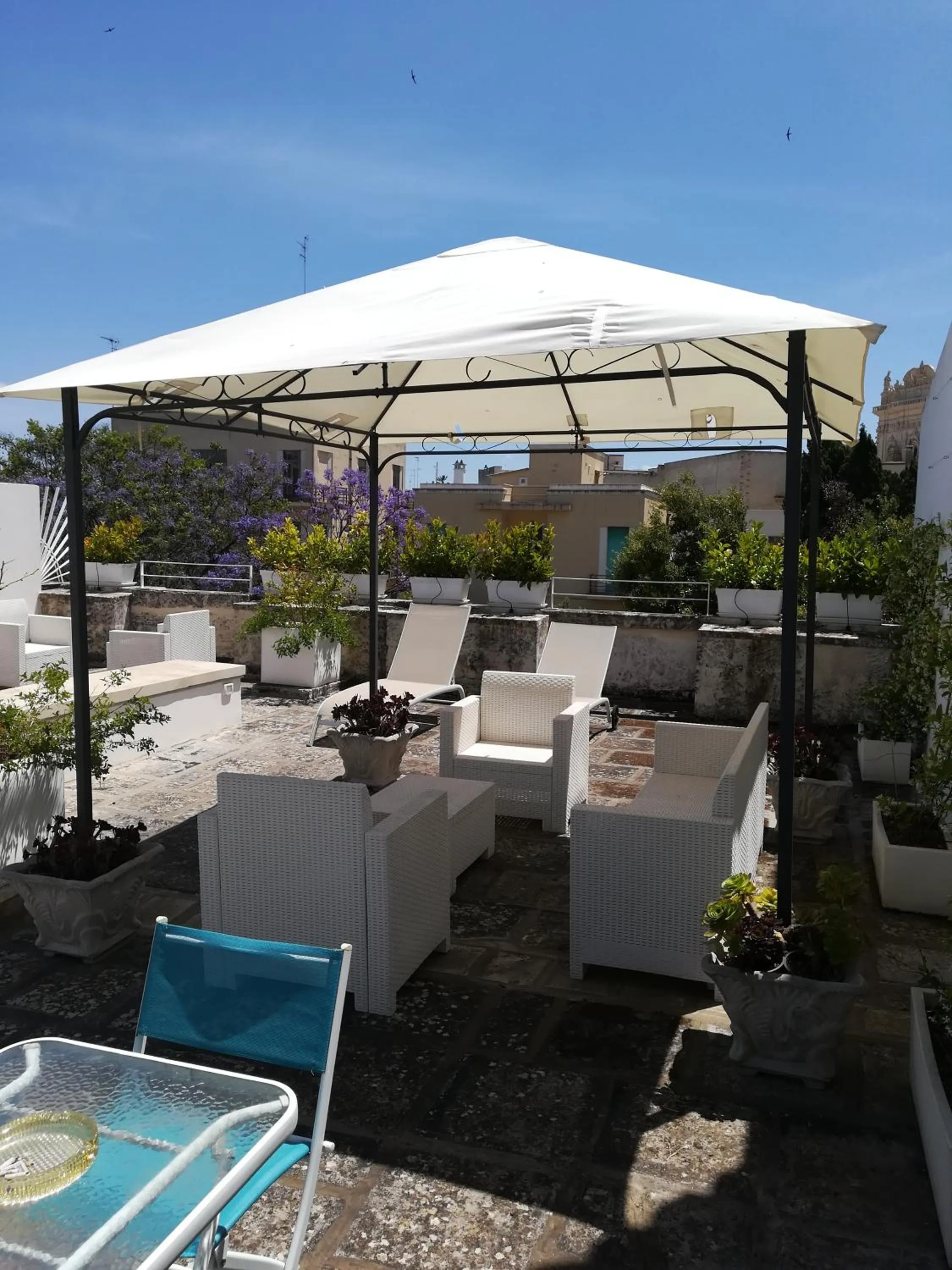 Patio in Y Arcillos Luxury Rooms CIN ITO75O35B4OOO468O2