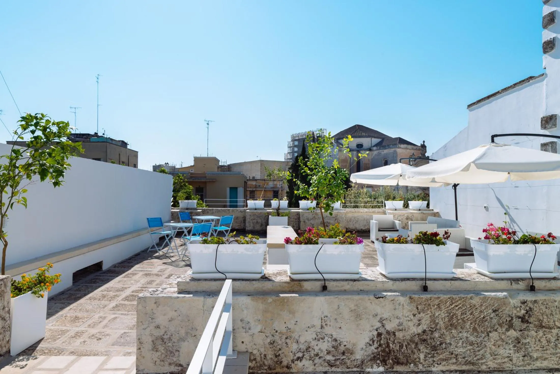 Patio in Y Arcillos Luxury Rooms CIN ITO75O35B4OOO468O2