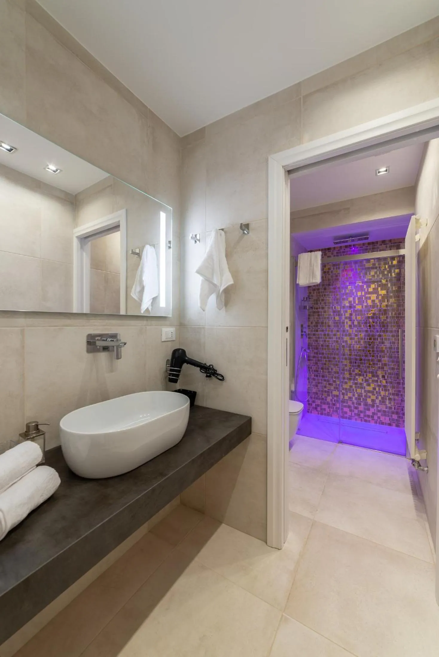 Bathroom in Y Arcillos Luxury Rooms CIN ITO75O35B4OOO468O2