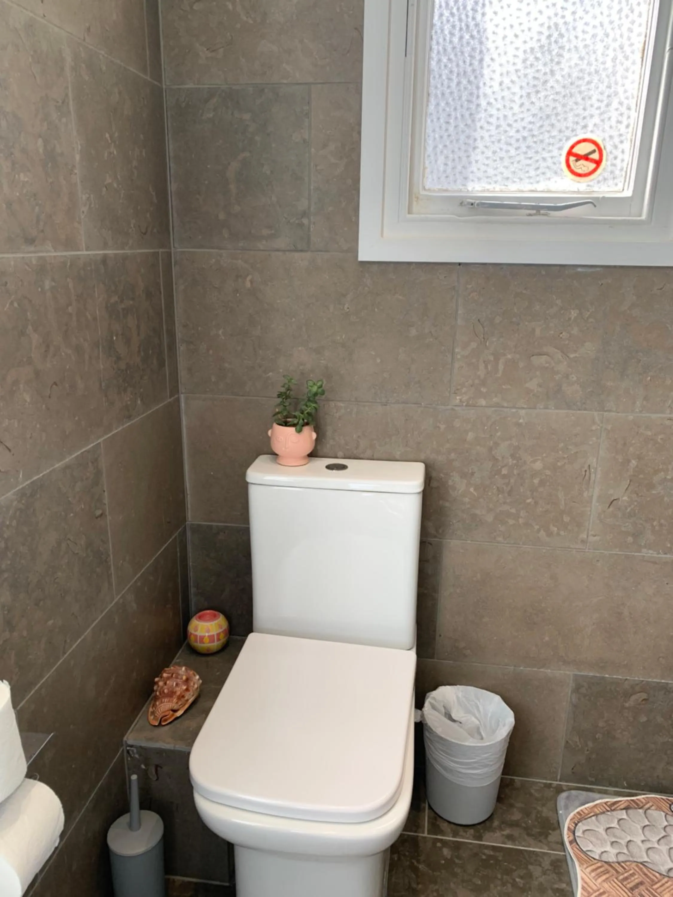 Toilet in Relax Inn Guest House