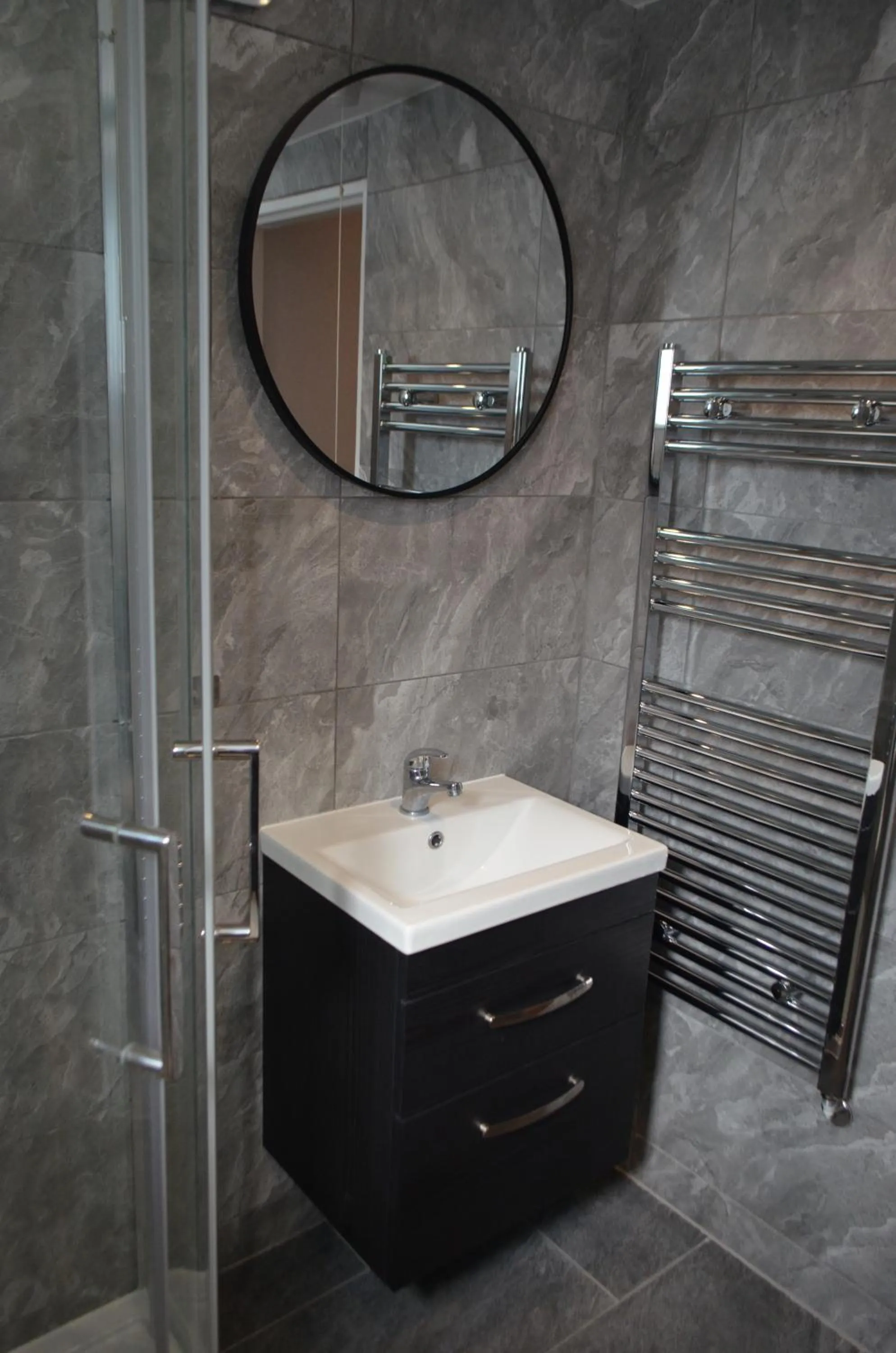 Shower in Relax Inn Guest House