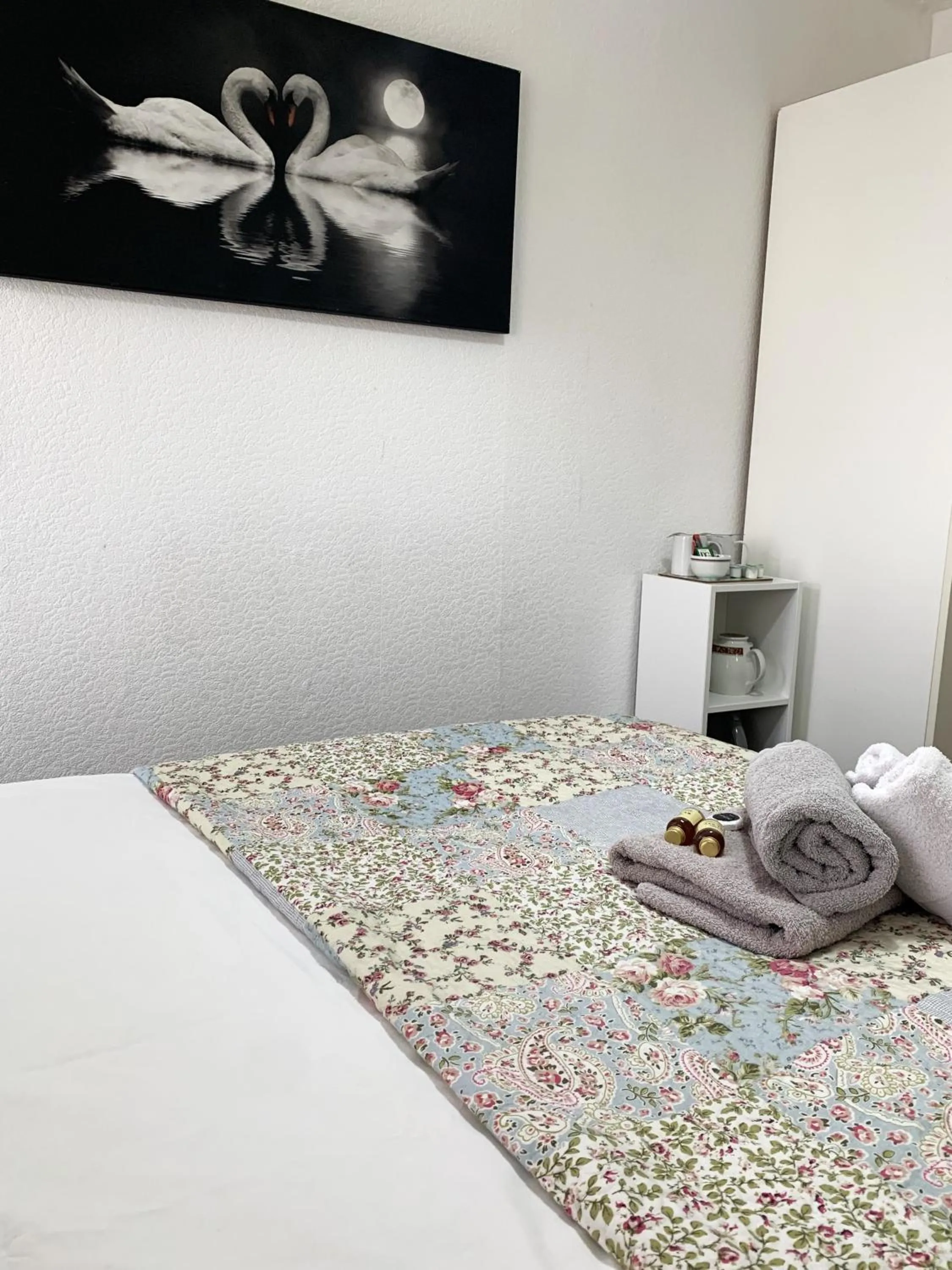 Decorative detail, Bed in Relax Inn Guest House