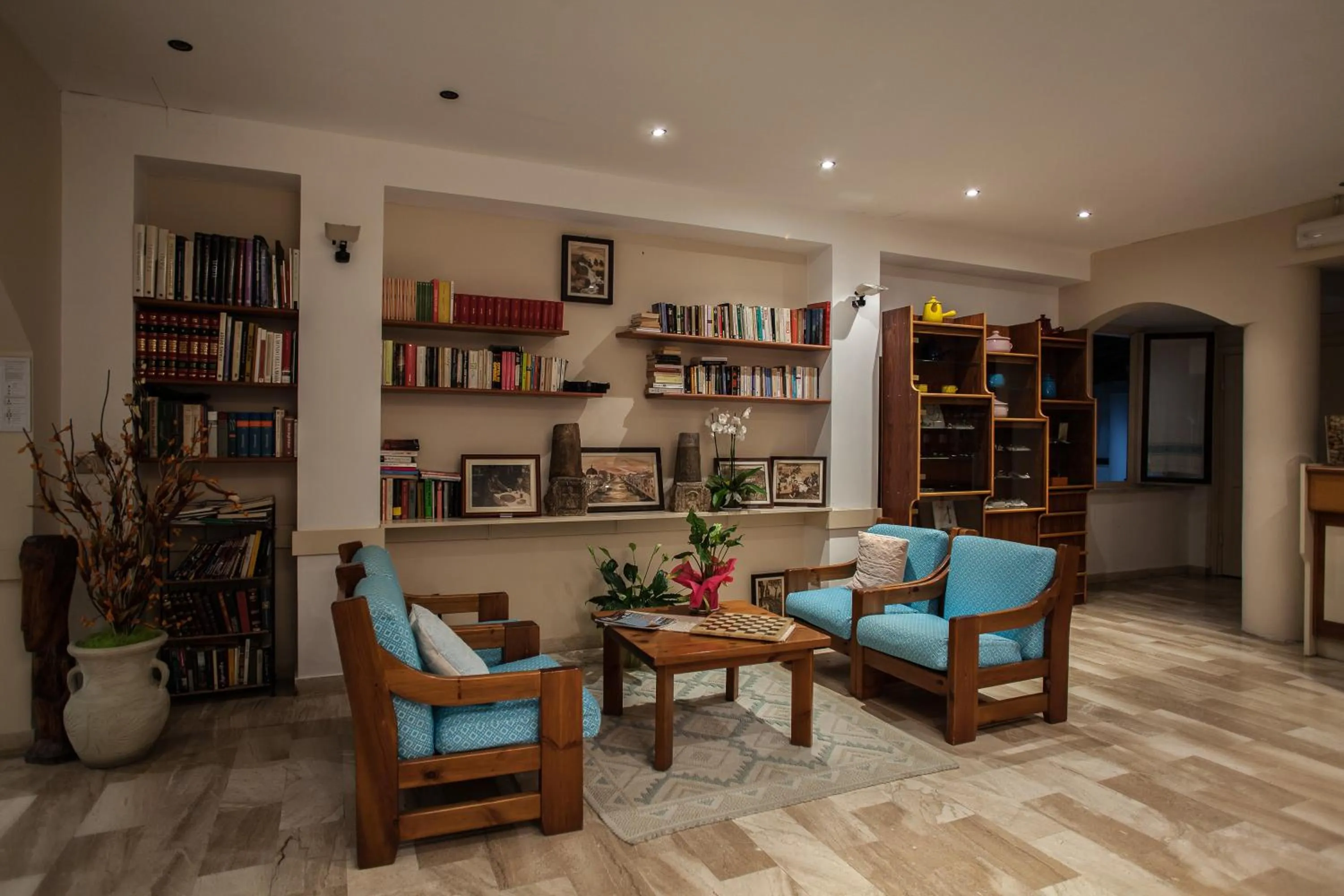 Communal lounge/ TV room in Hotel Sandalyon