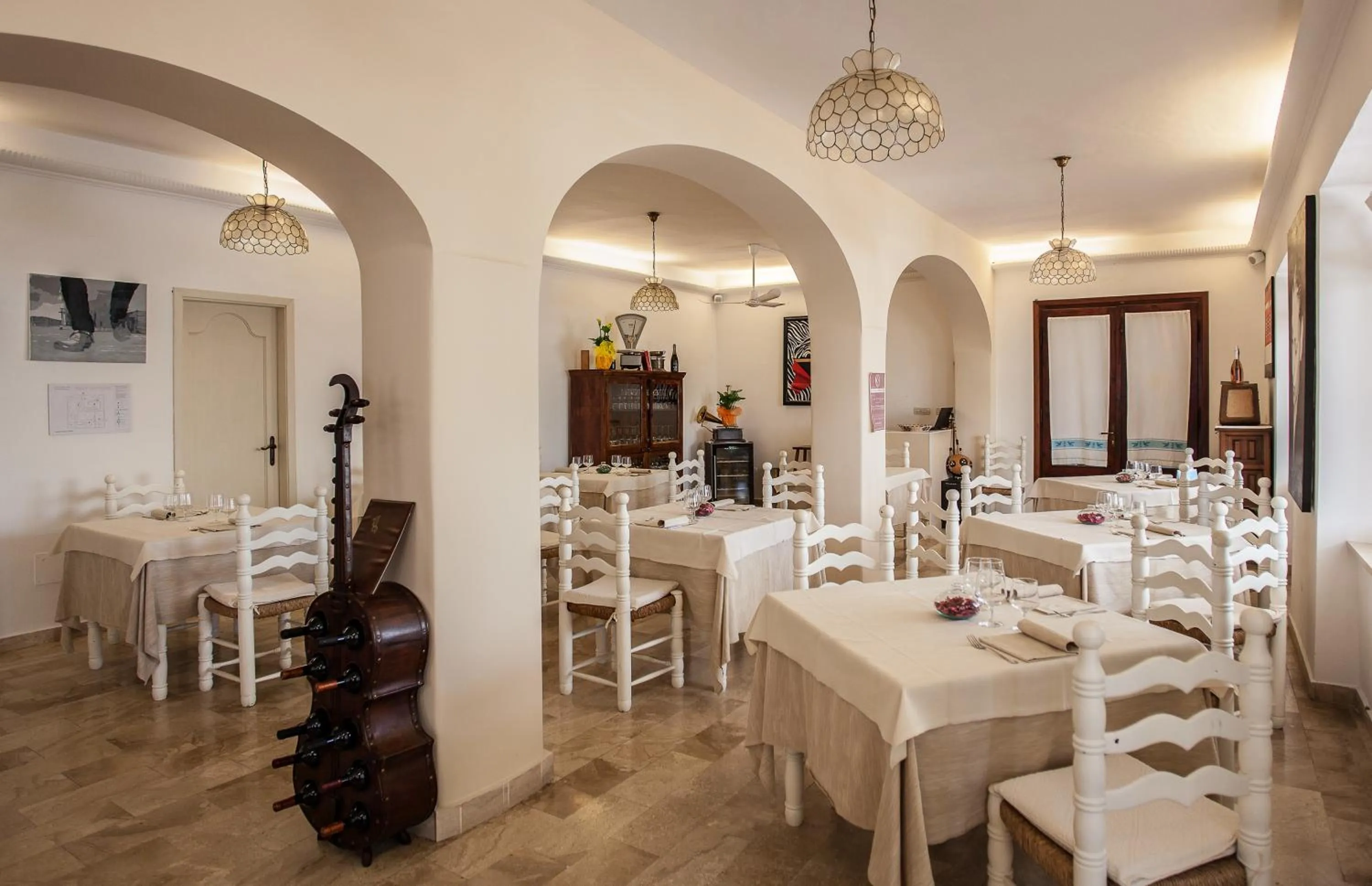Restaurant/places to eat in Hotel Sandalyon