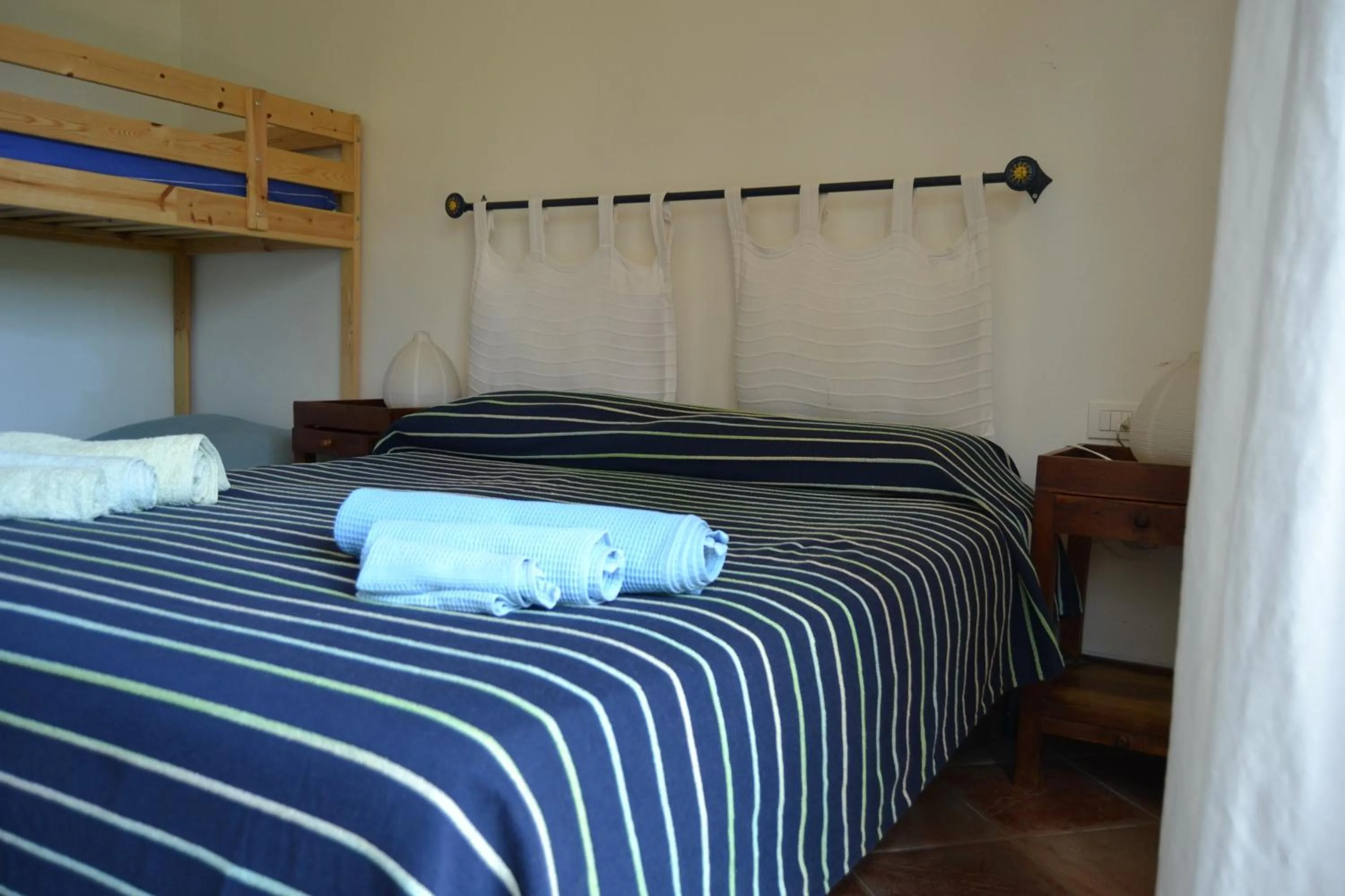 Bedroom, Bed in Hotel Sandalyon