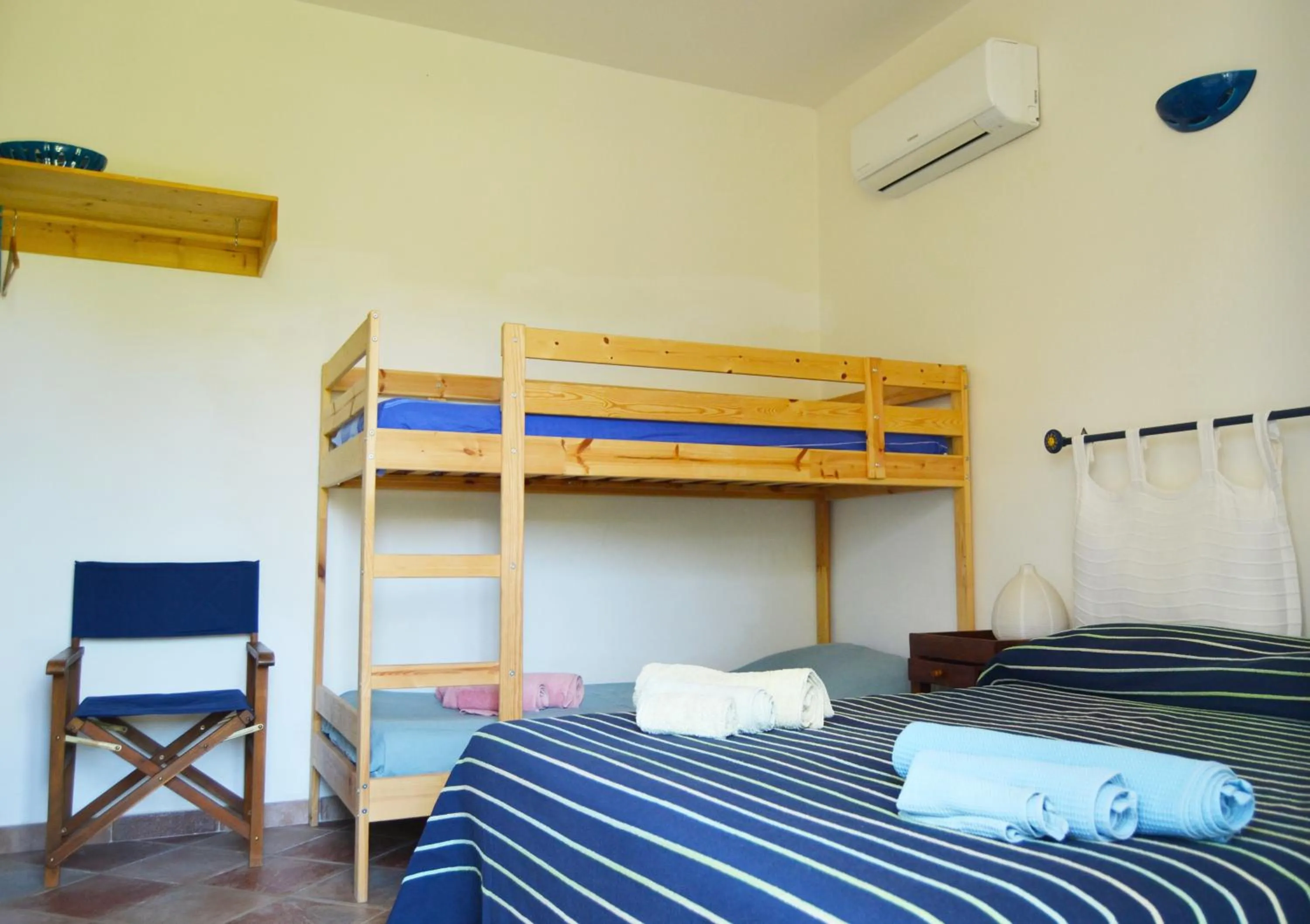 Bedroom, Bed in Hotel Sandalyon