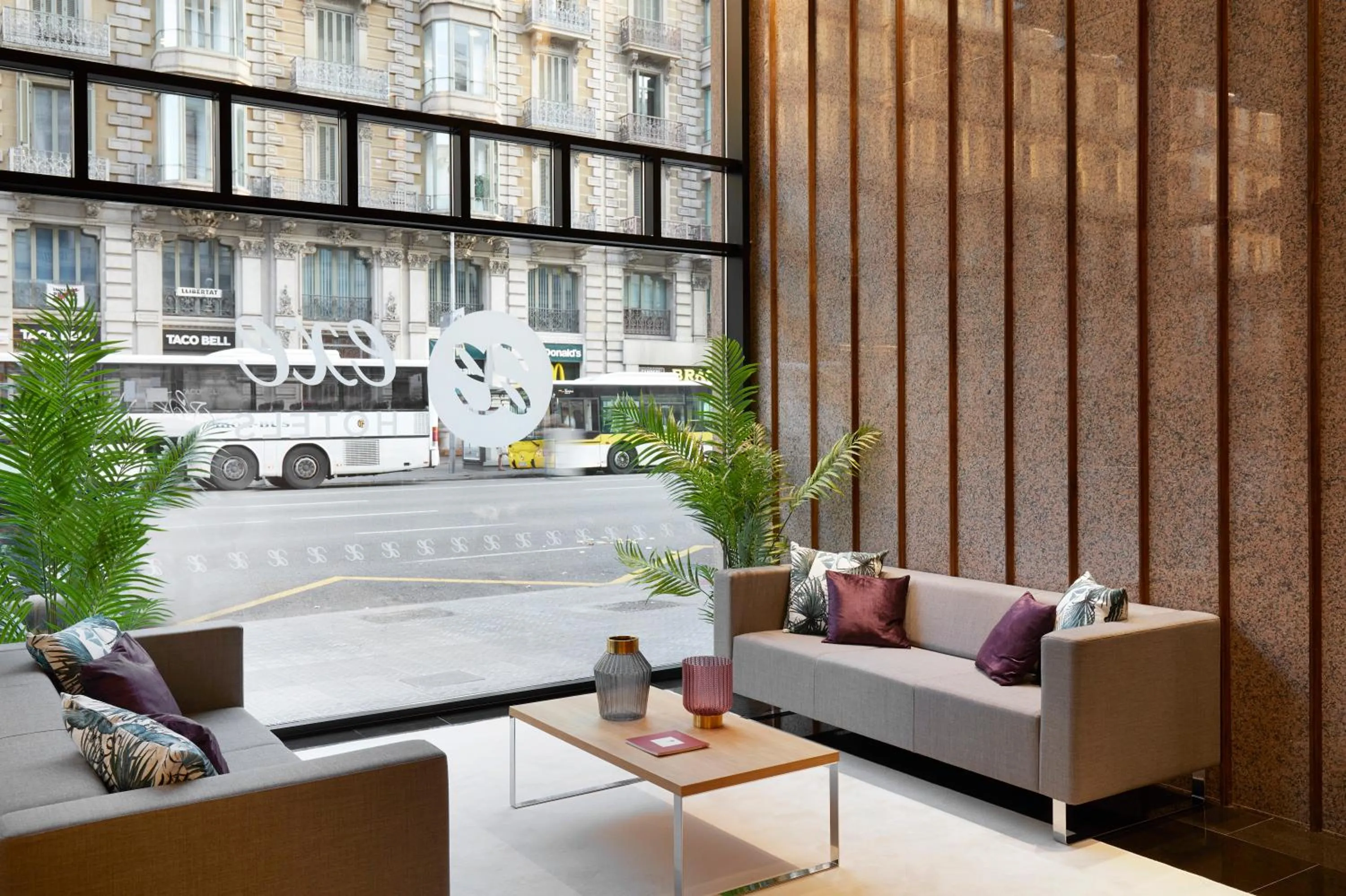 Lobby or reception in Exe Plaza Catalunya