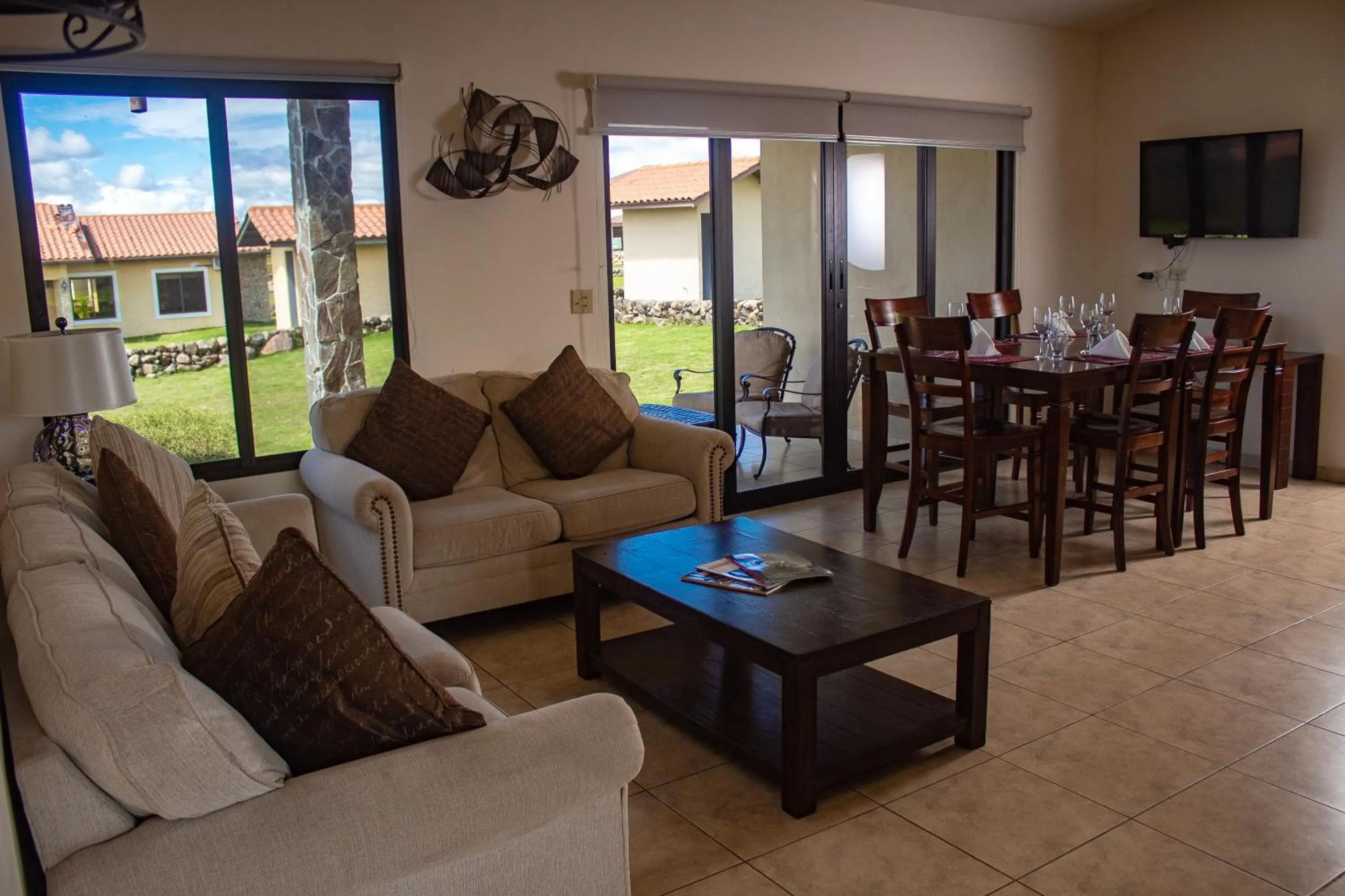 TV and multimedia in Hacienda Los Molinos Boutique Hotel & Villas