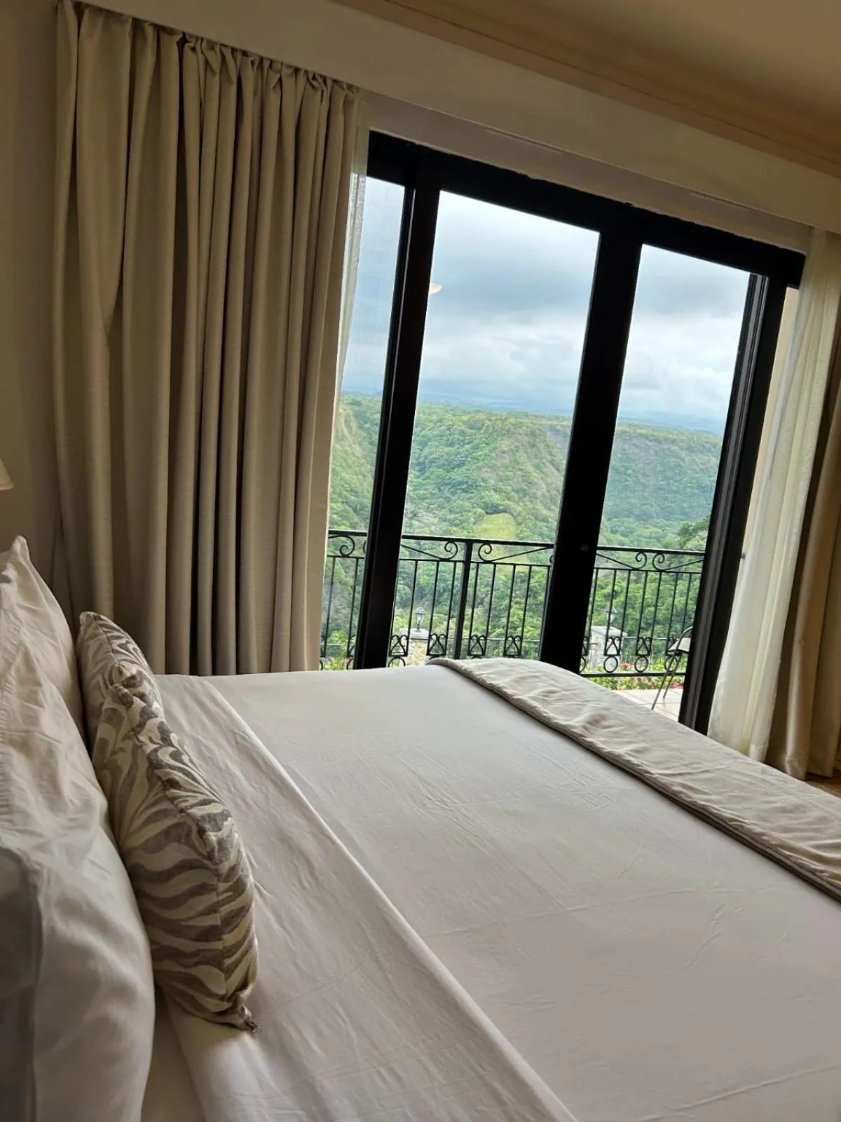 Bed in Hacienda Los Molinos Boutique Hotel & Villas