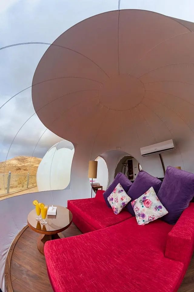 Seating area, Bed in Petra Bubble Luxotel