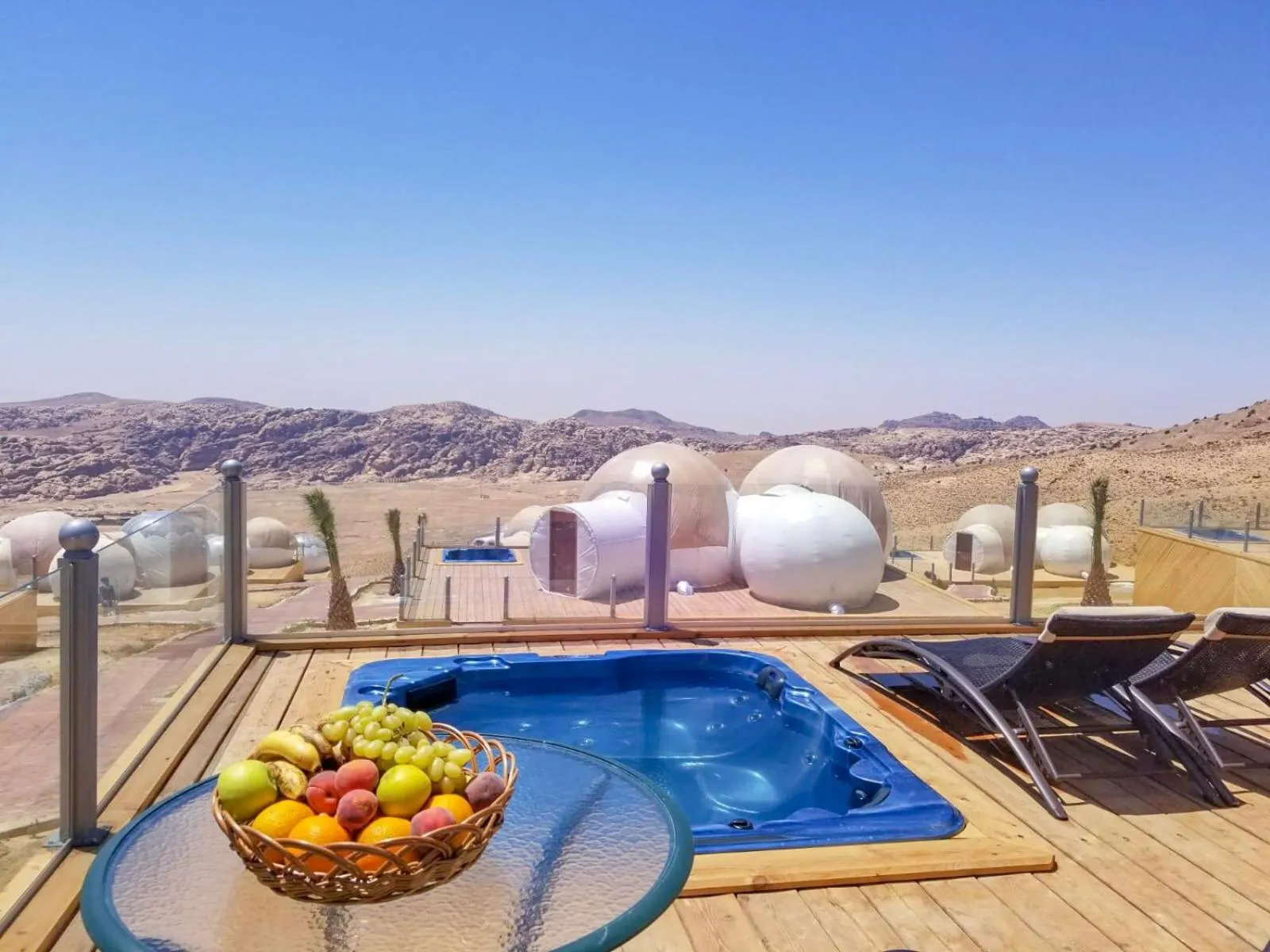 Food and drinks in Petra Bubble Luxotel