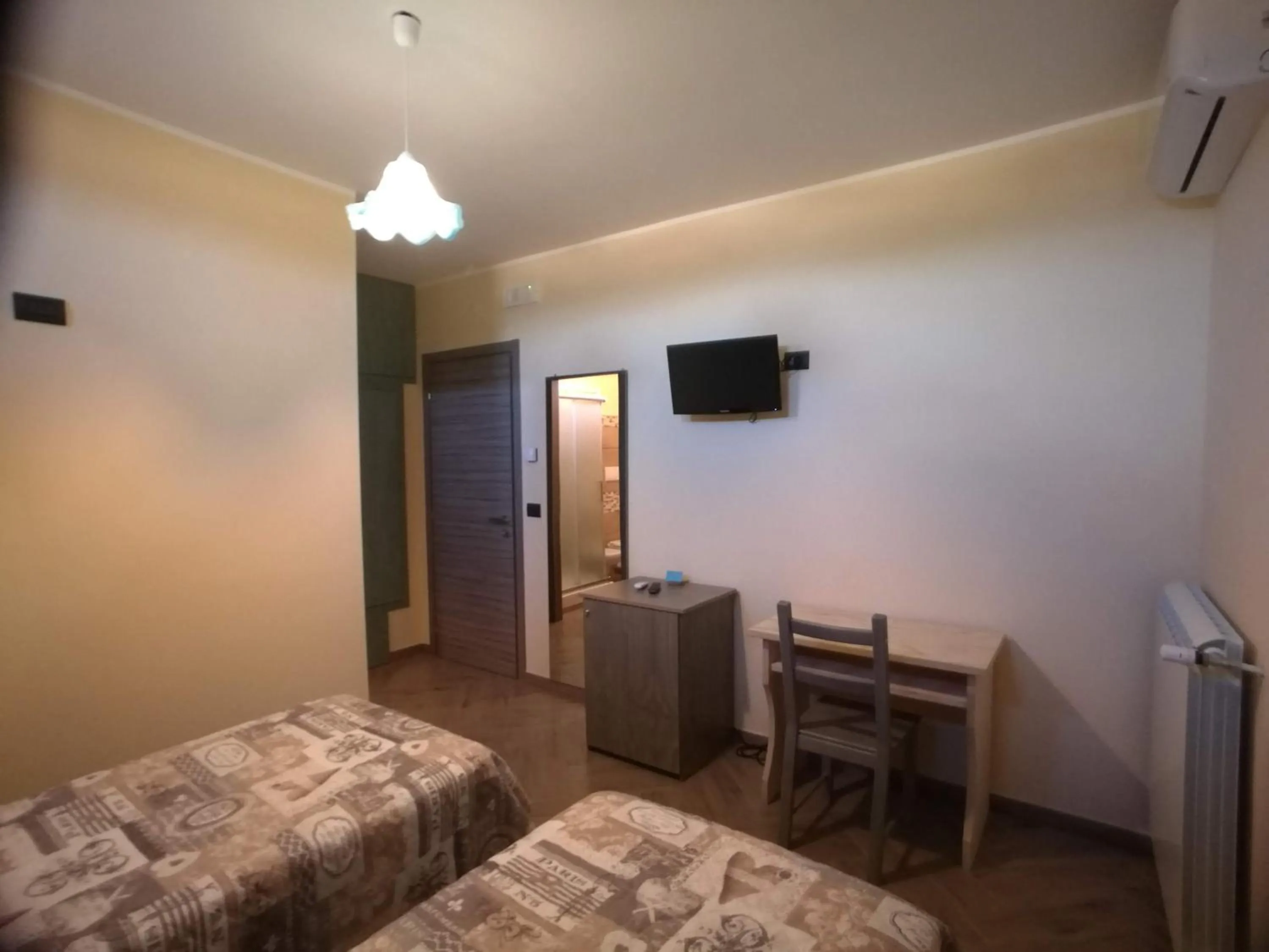 Photo of the whole room, Bed in Lacus Pensilis