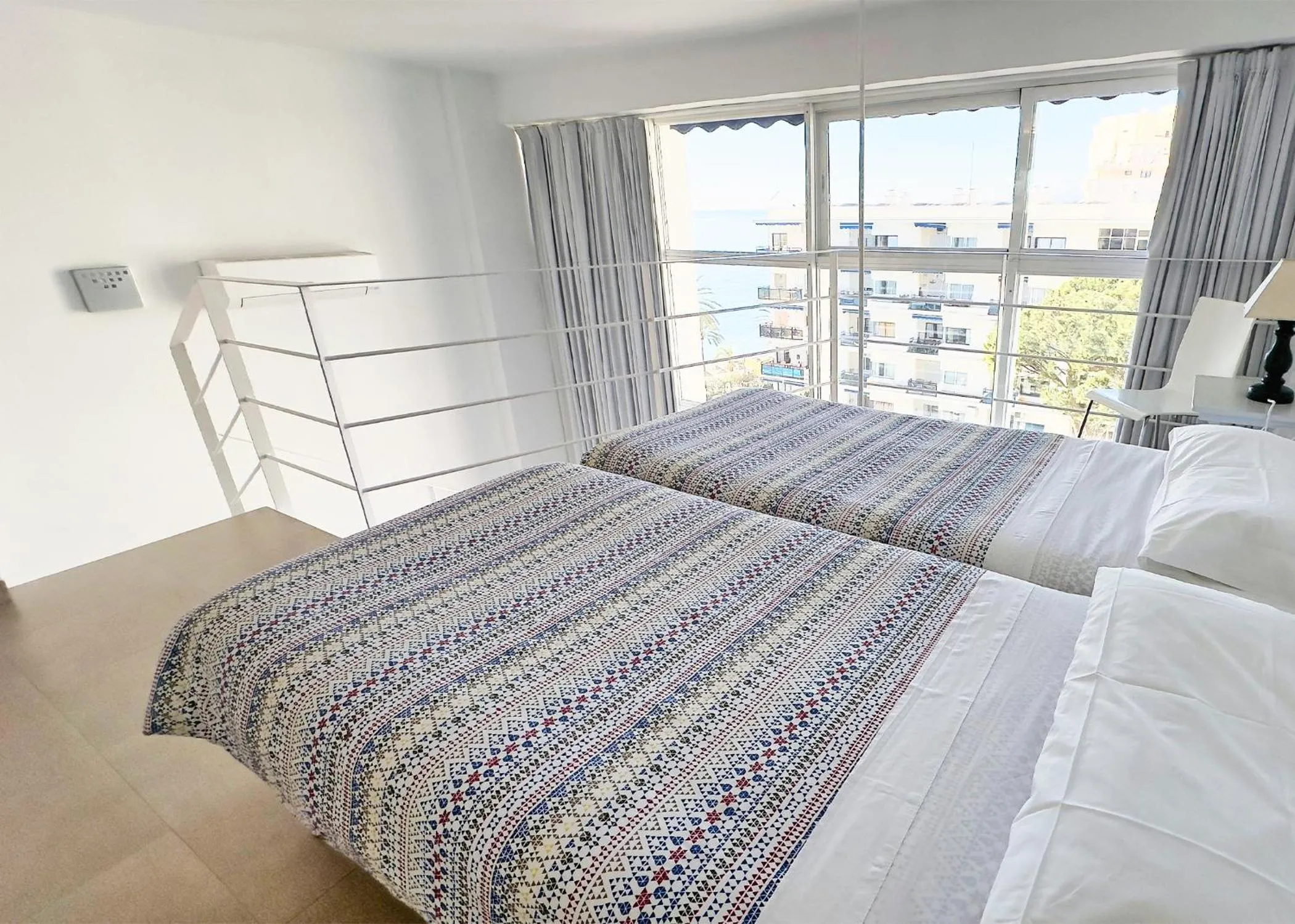 Skol 302 Super One-bedroom Duplex with Sea Views