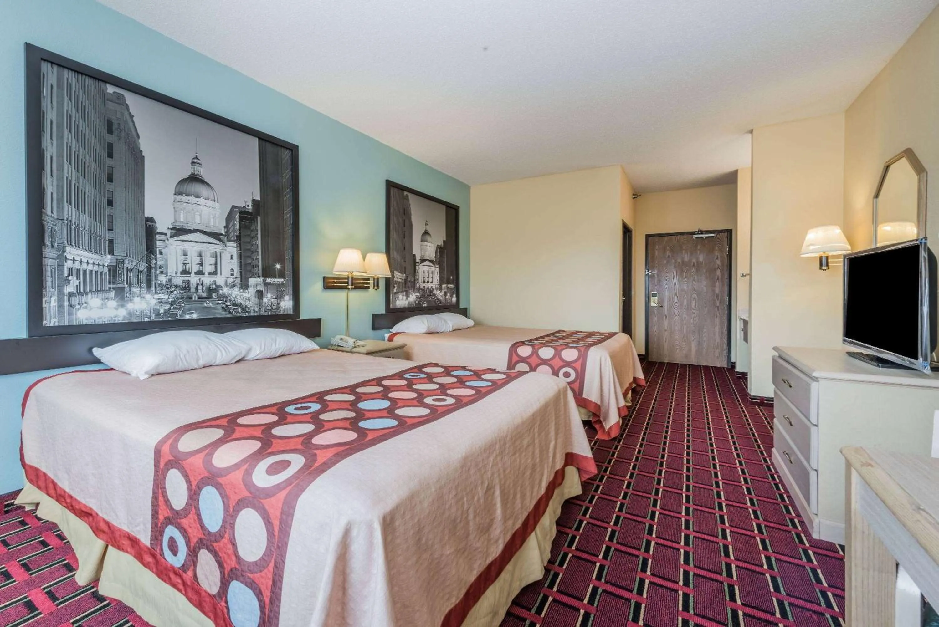 Photo of the whole room, Bed in Super 8 by Wyndham Martinsville