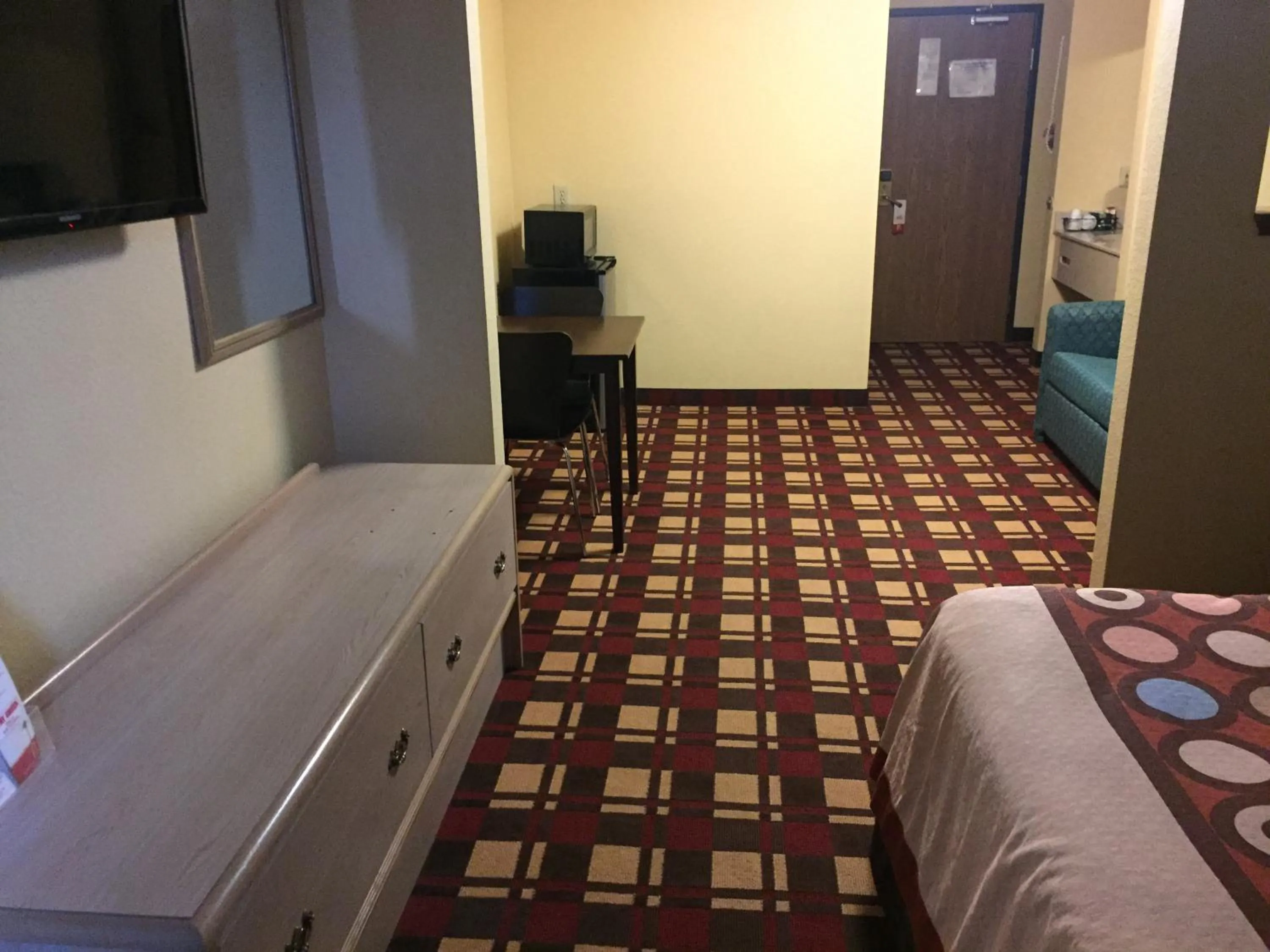 Bed in Super 8 by Wyndham Martinsville