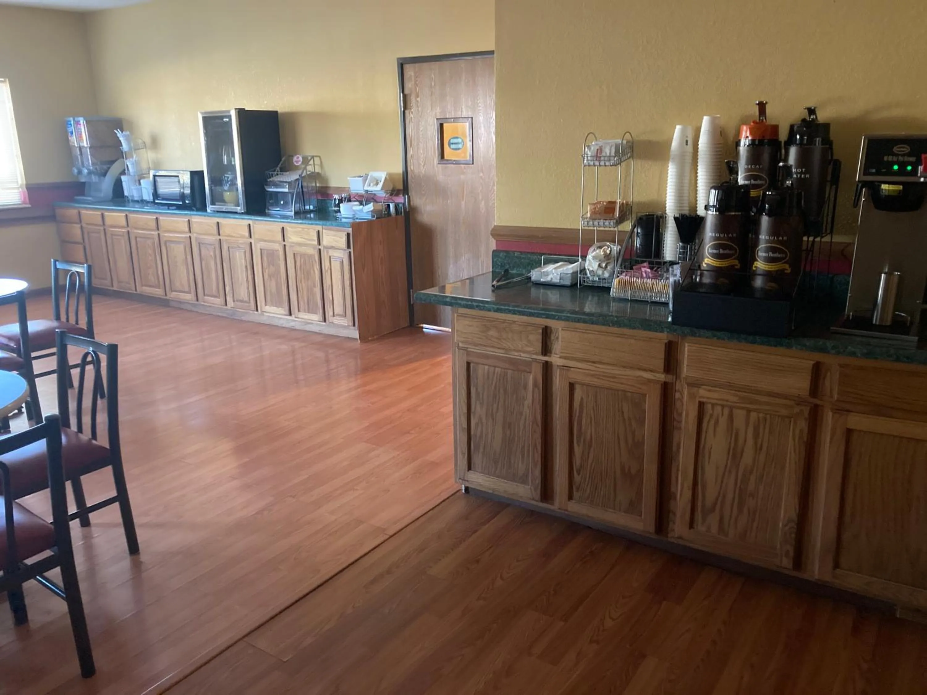 Coffee/tea facilities in Super 8 by Wyndham Martinsville