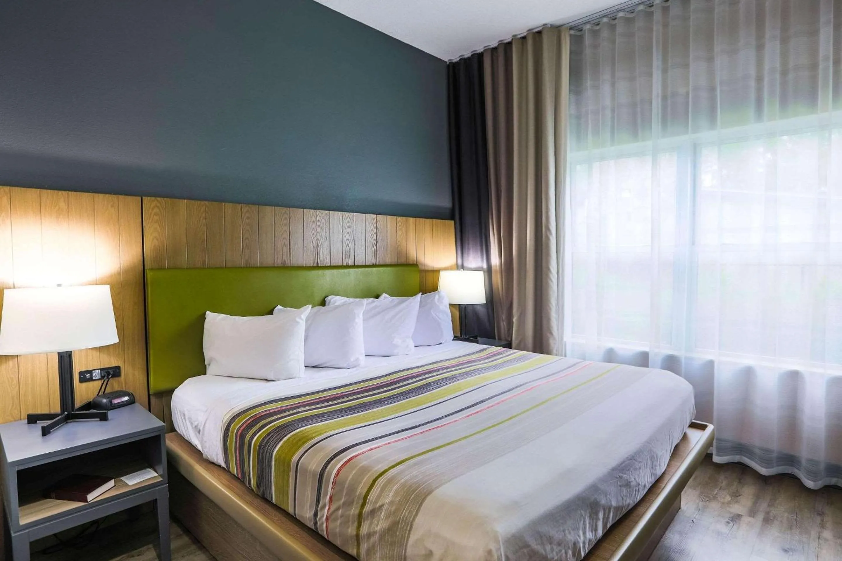 Bedroom, Bed in Country Inn & Suites by Radisson, Myrtle Beach, SC