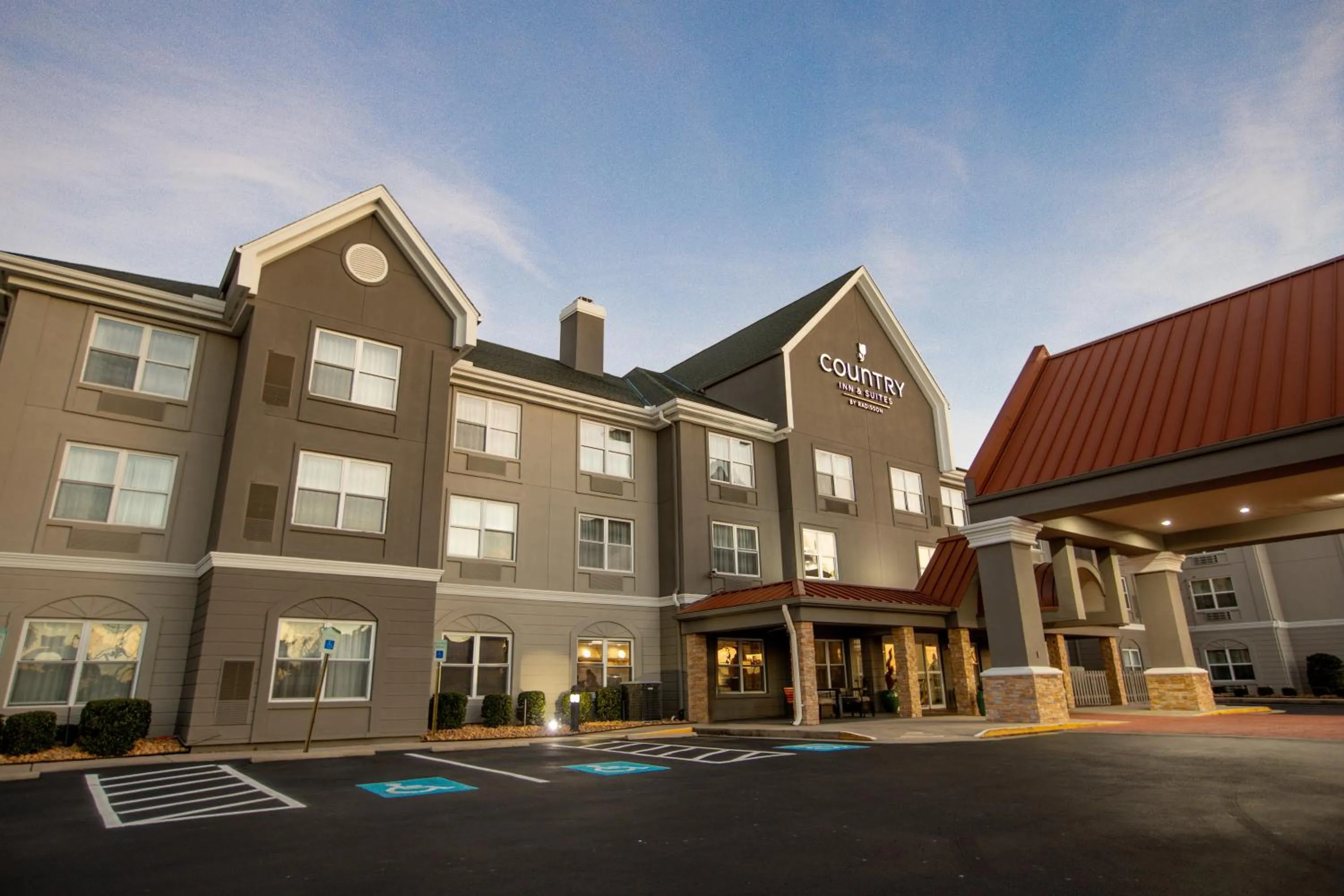 Property building in Country Inn & Suites by Radisson, Myrtle Beach, SC