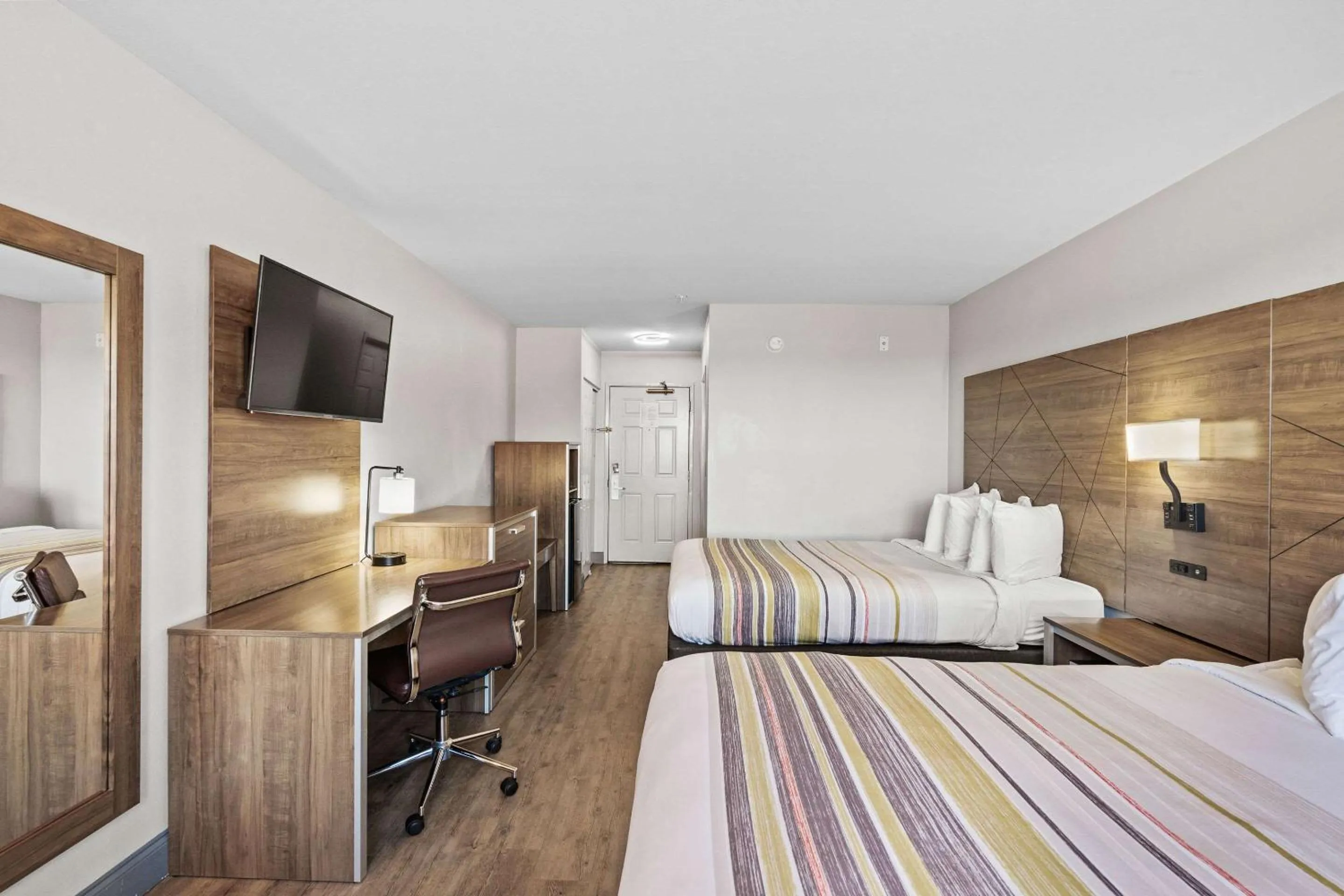 Bedroom, Bed in Country Inn & Suites by Radisson, Myrtle Beach, SC