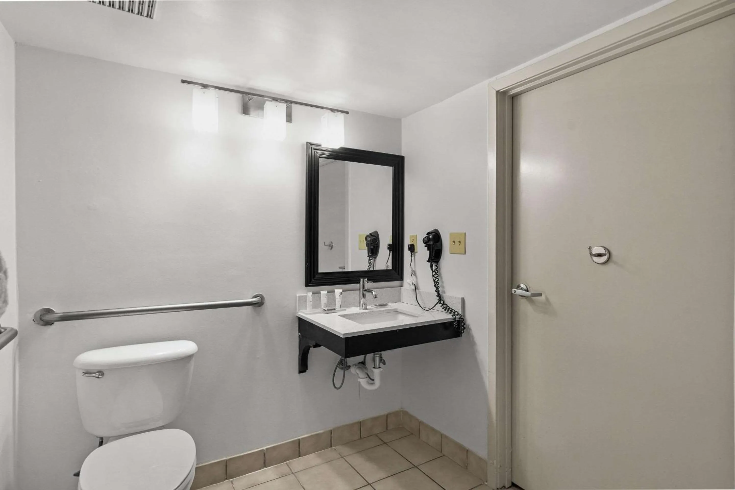 Bedroom in Country Inn & Suites by Radisson, Myrtle Beach, SC