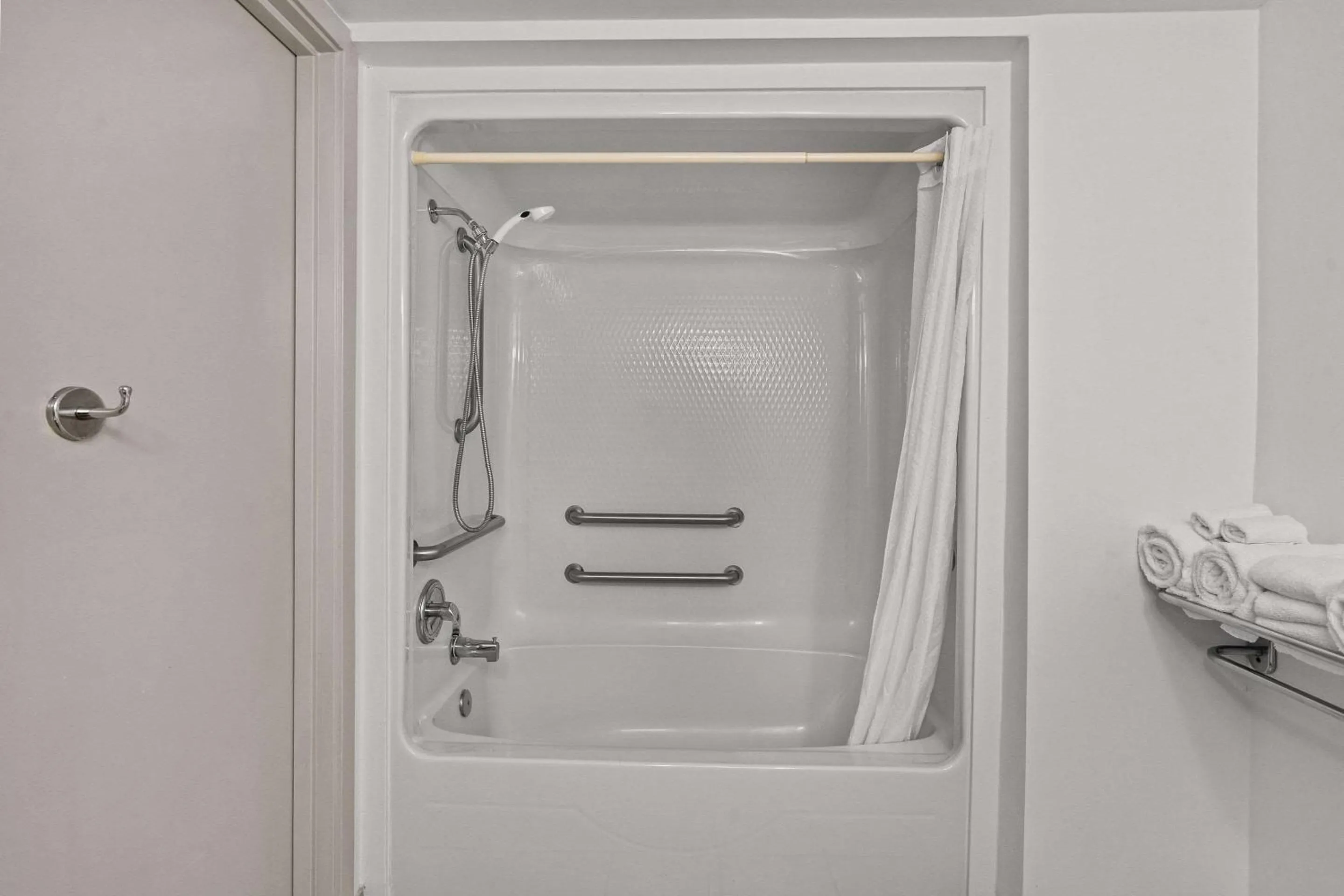 Bedroom in Country Inn & Suites by Radisson, Myrtle Beach, SC