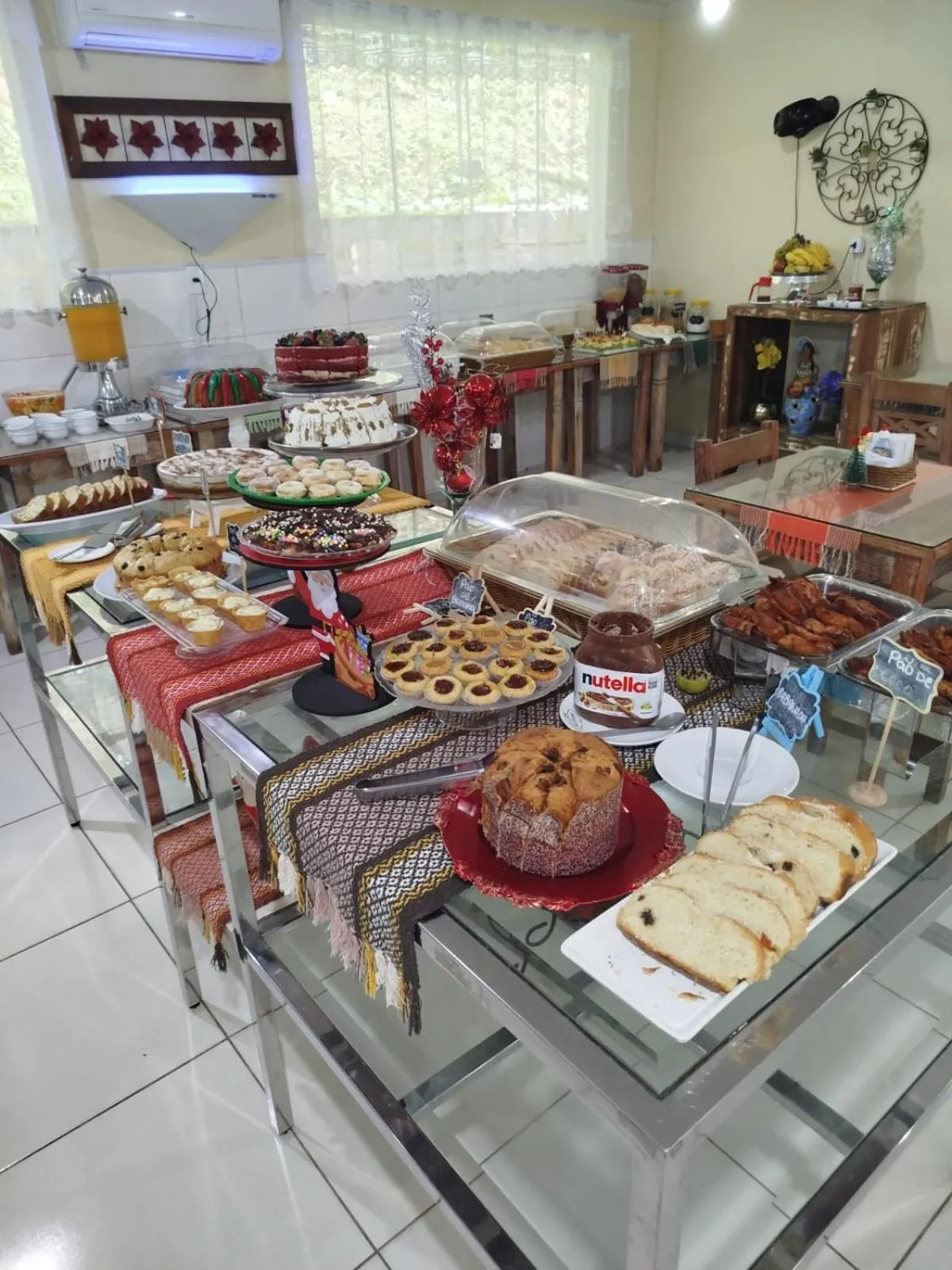 Buffet breakfast in Hotel Rio Penedo