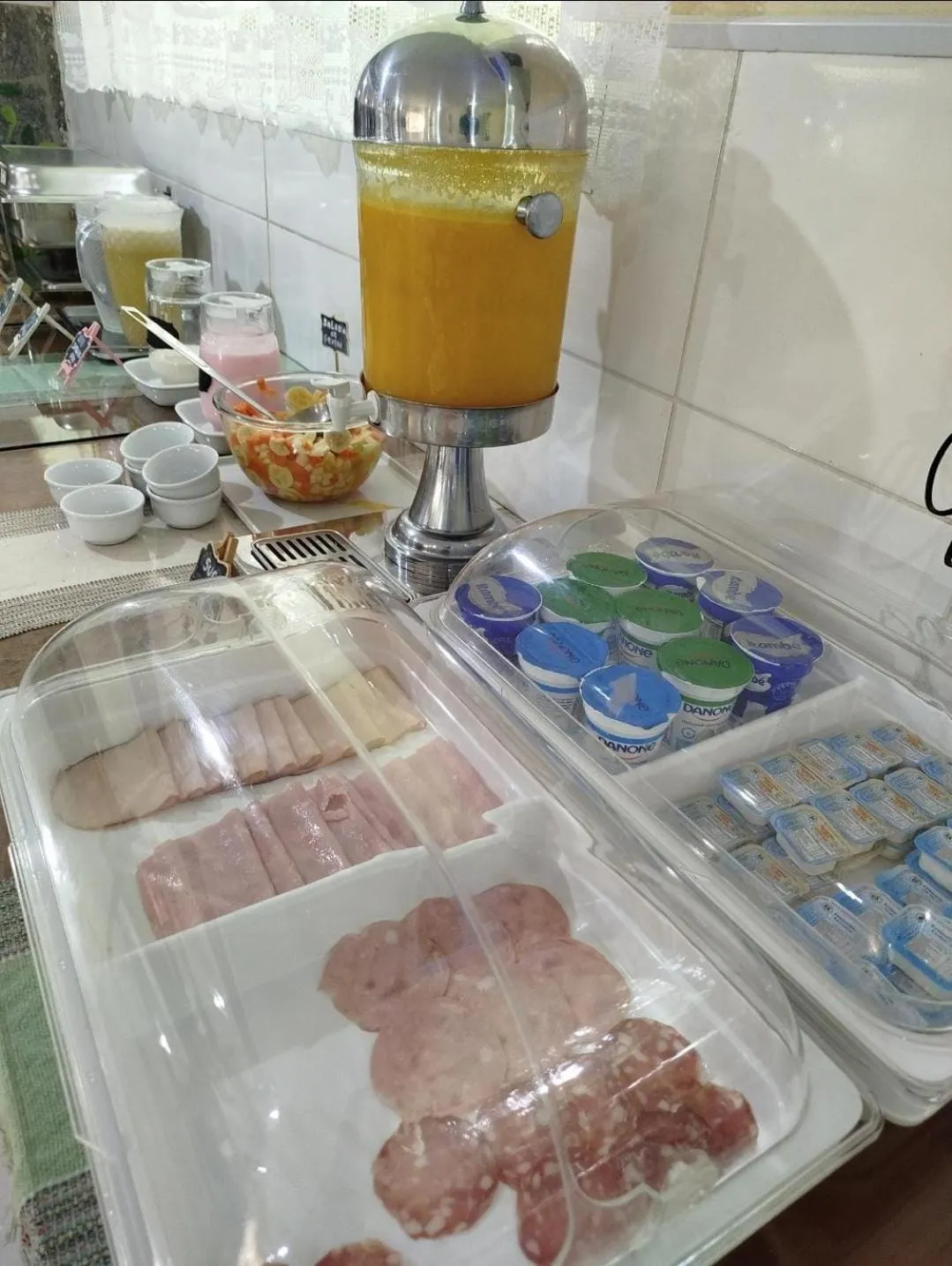 Continental breakfast in Hotel Rio Penedo