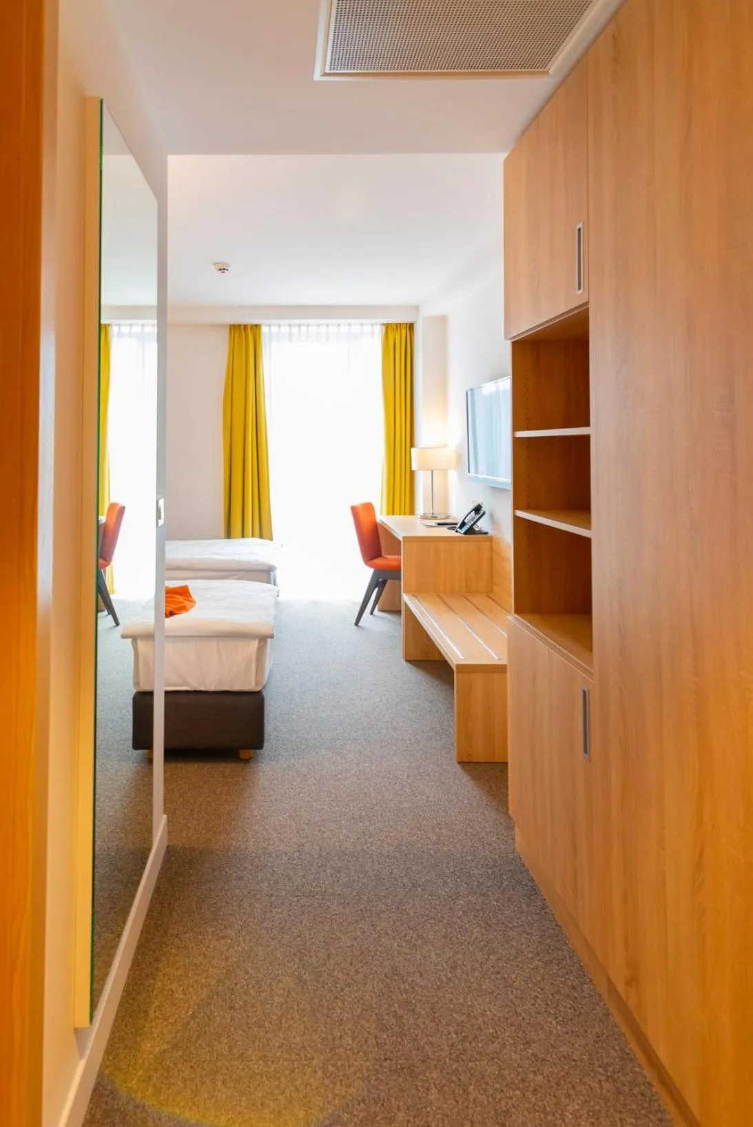 wardrobe, Bed in Hotel Park Superior 3*