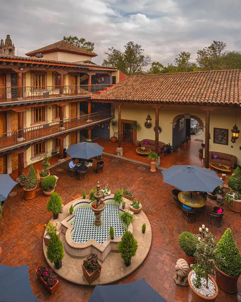 Property building in Hotel la Parroquia