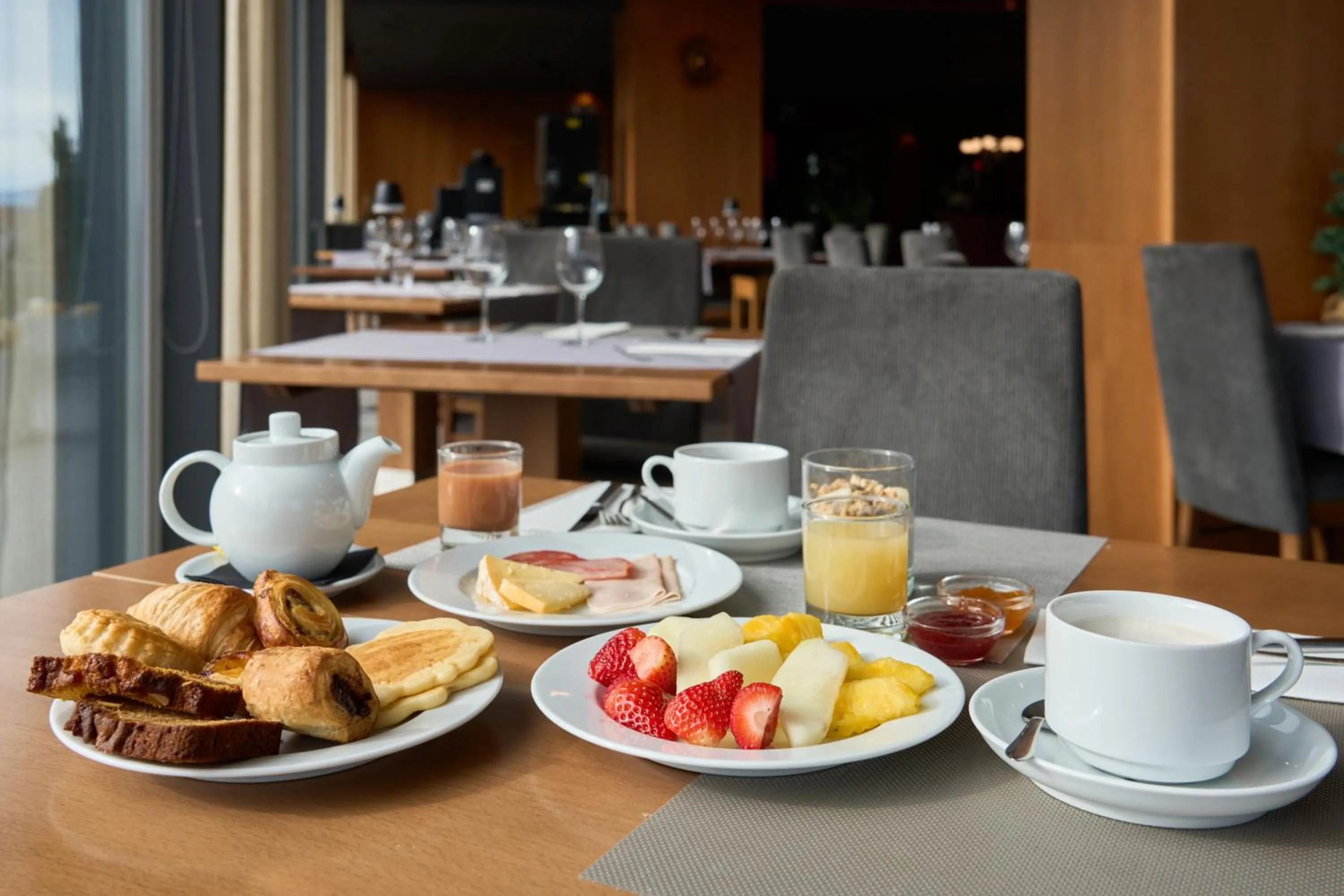 Breakfast in Hotel Versatile