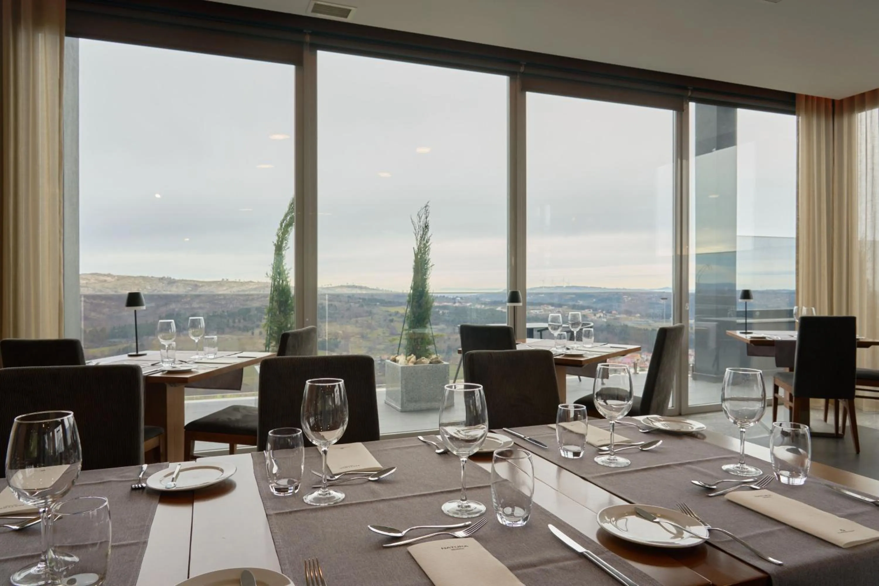 Restaurant/places to eat in Hotel Versatile