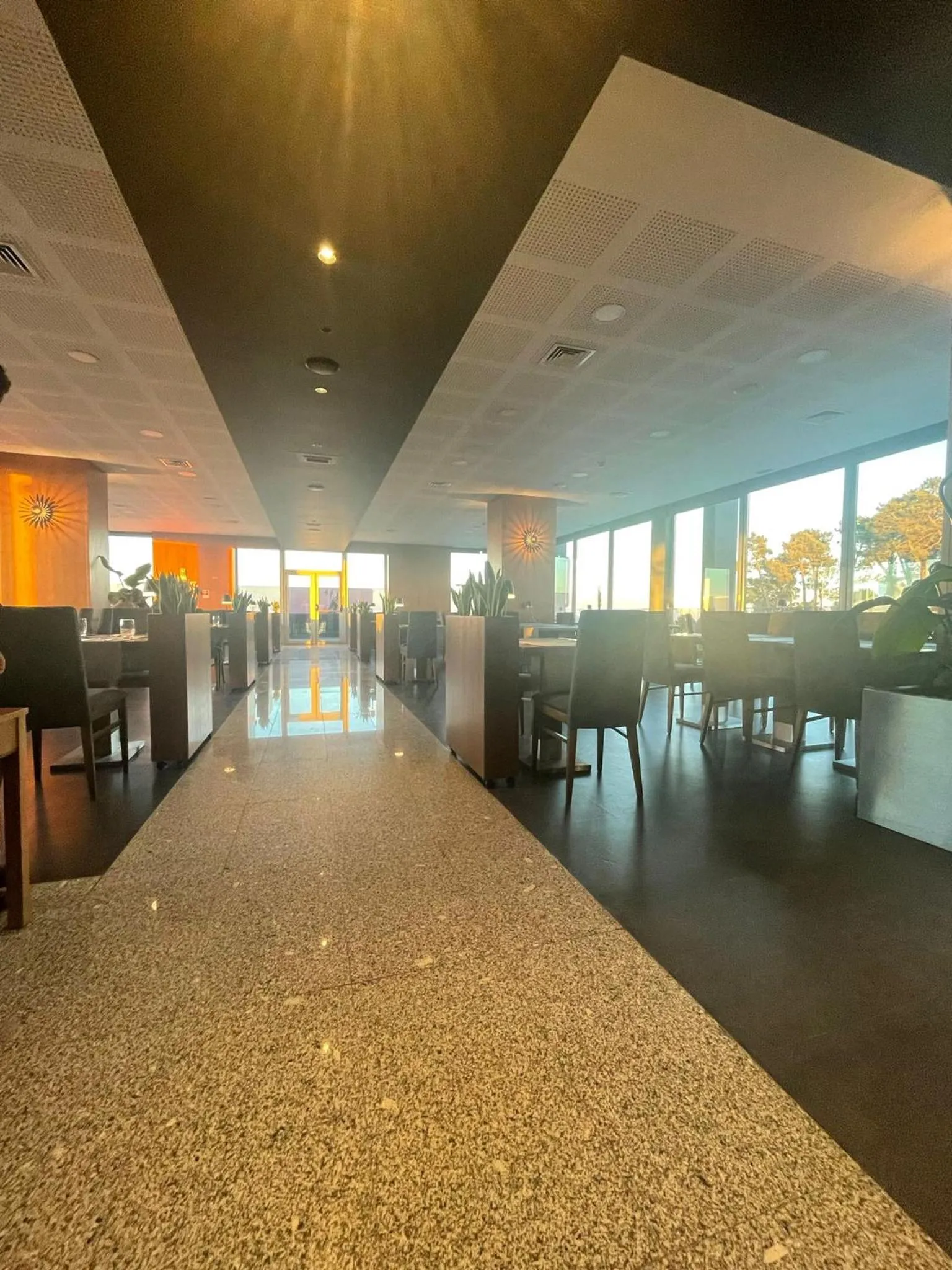 Restaurant/places to eat in Hotel Versatile