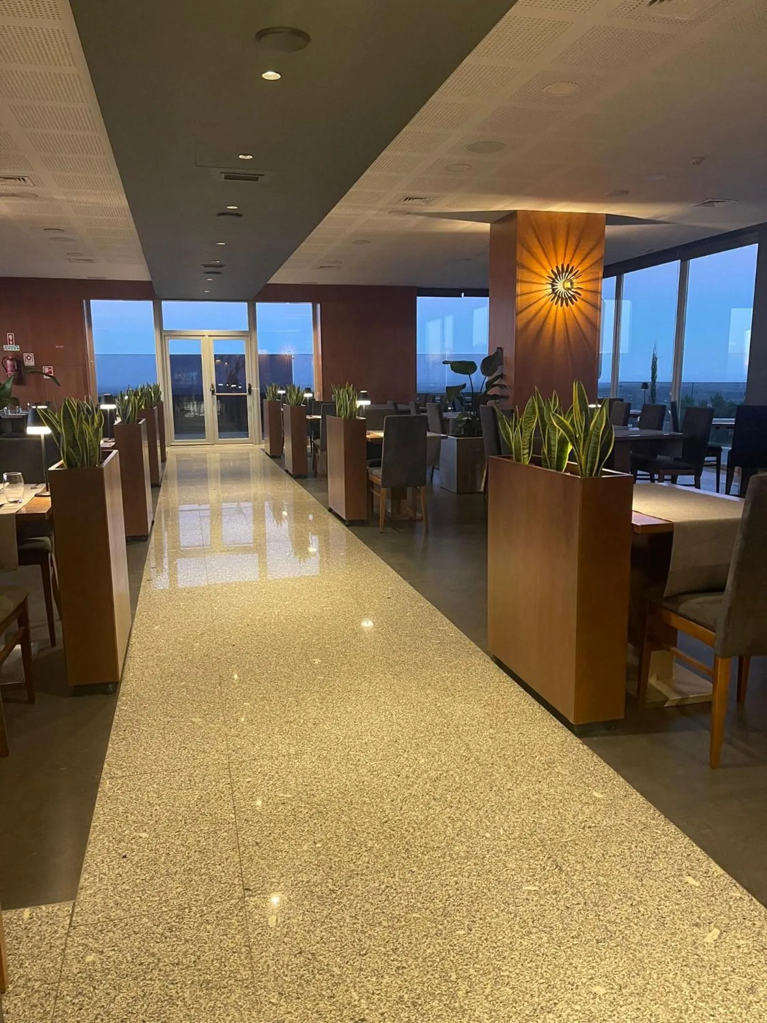 Restaurant/places to eat in Hotel Versatile