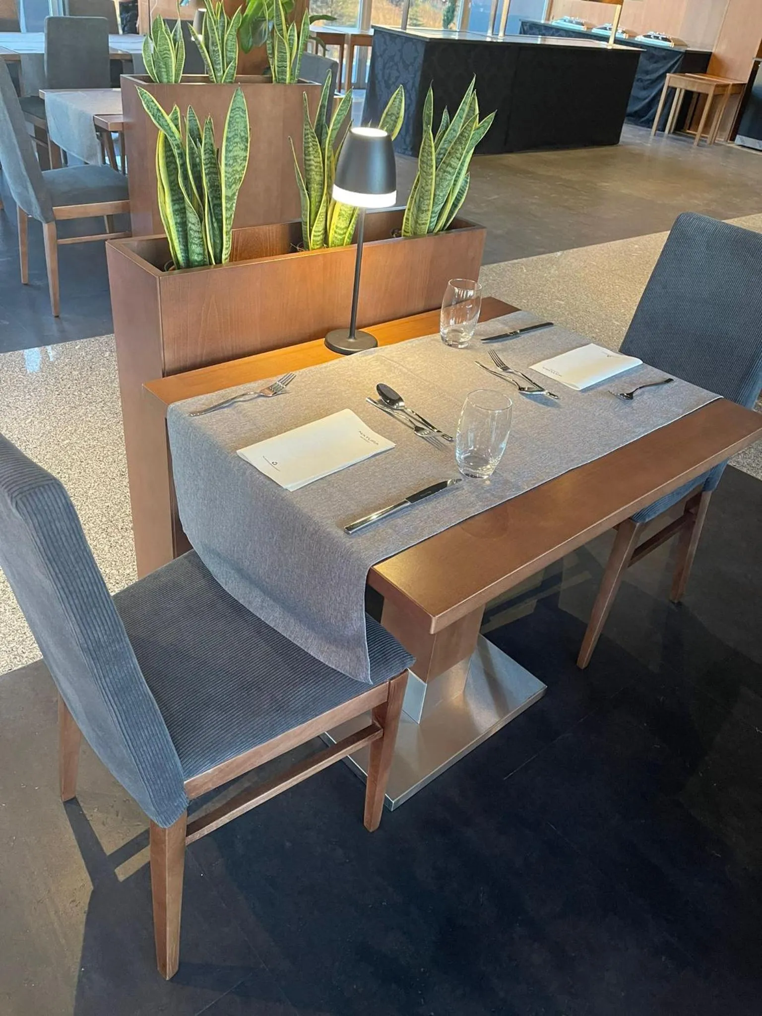 Restaurant/places to eat in Hotel Versatile