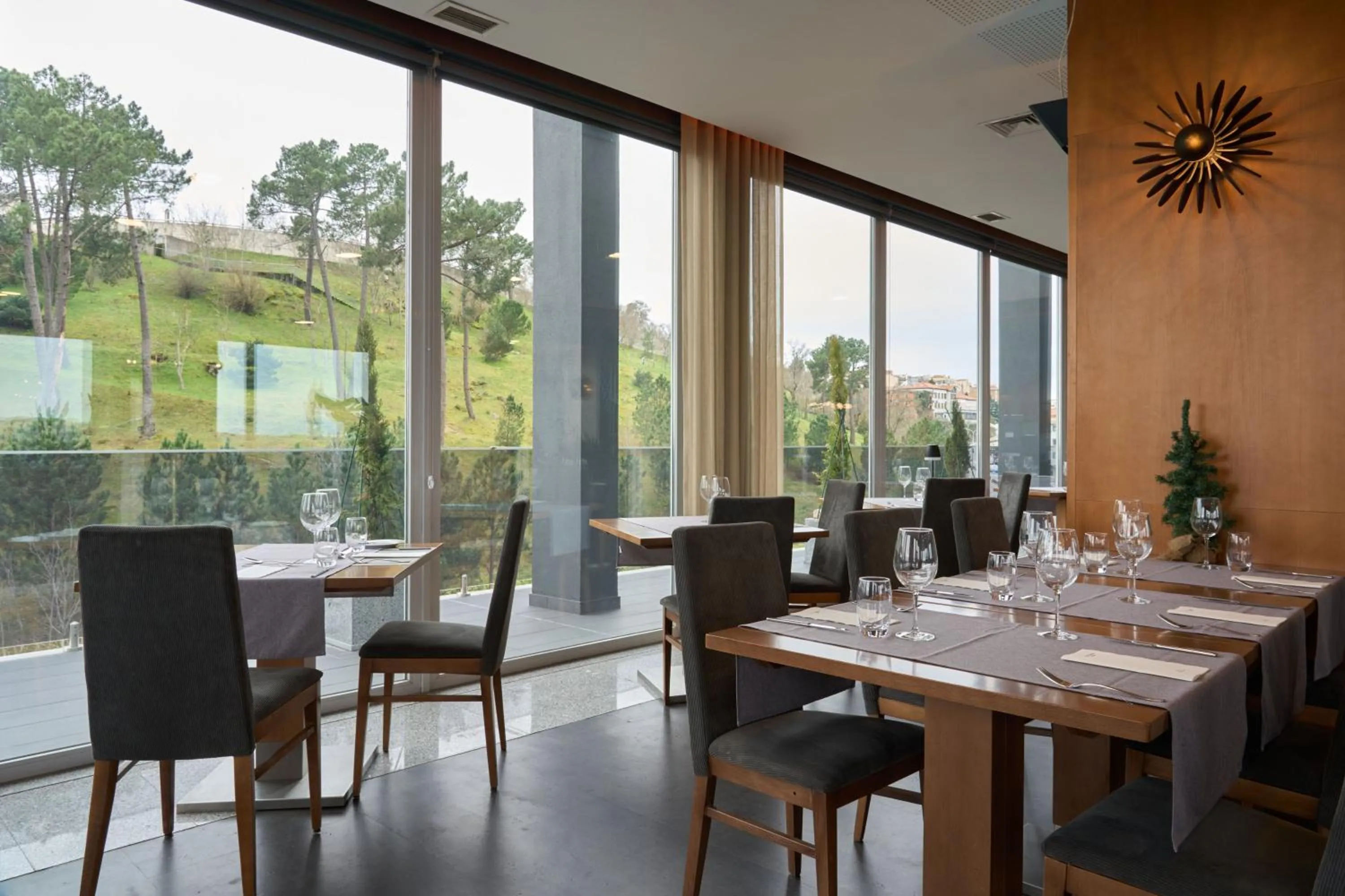 Restaurant/places to eat in Hotel Versatile