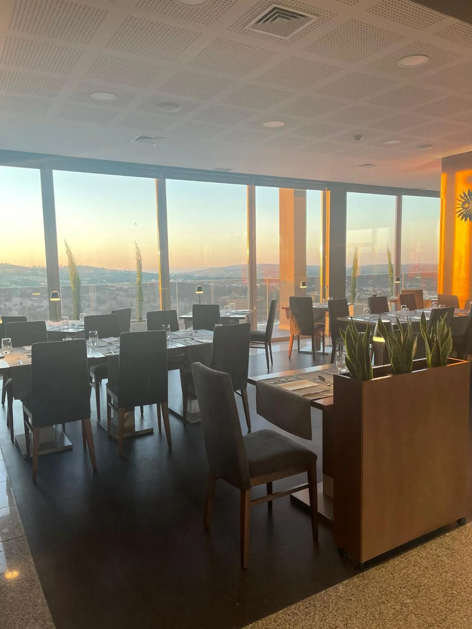 Restaurant/places to eat in Hotel Versatile